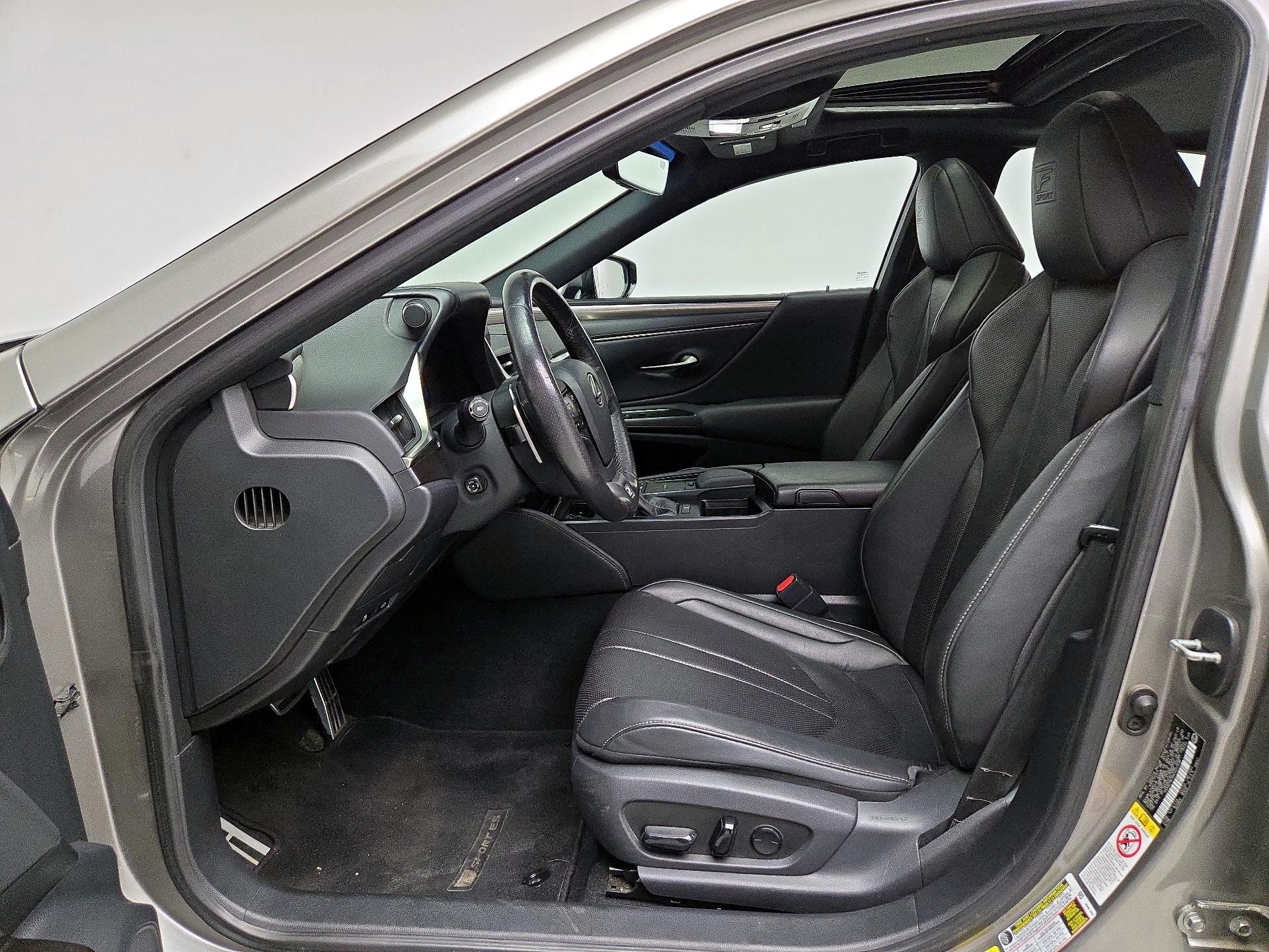 Thumbnail: 2019 Lexus ES - 11