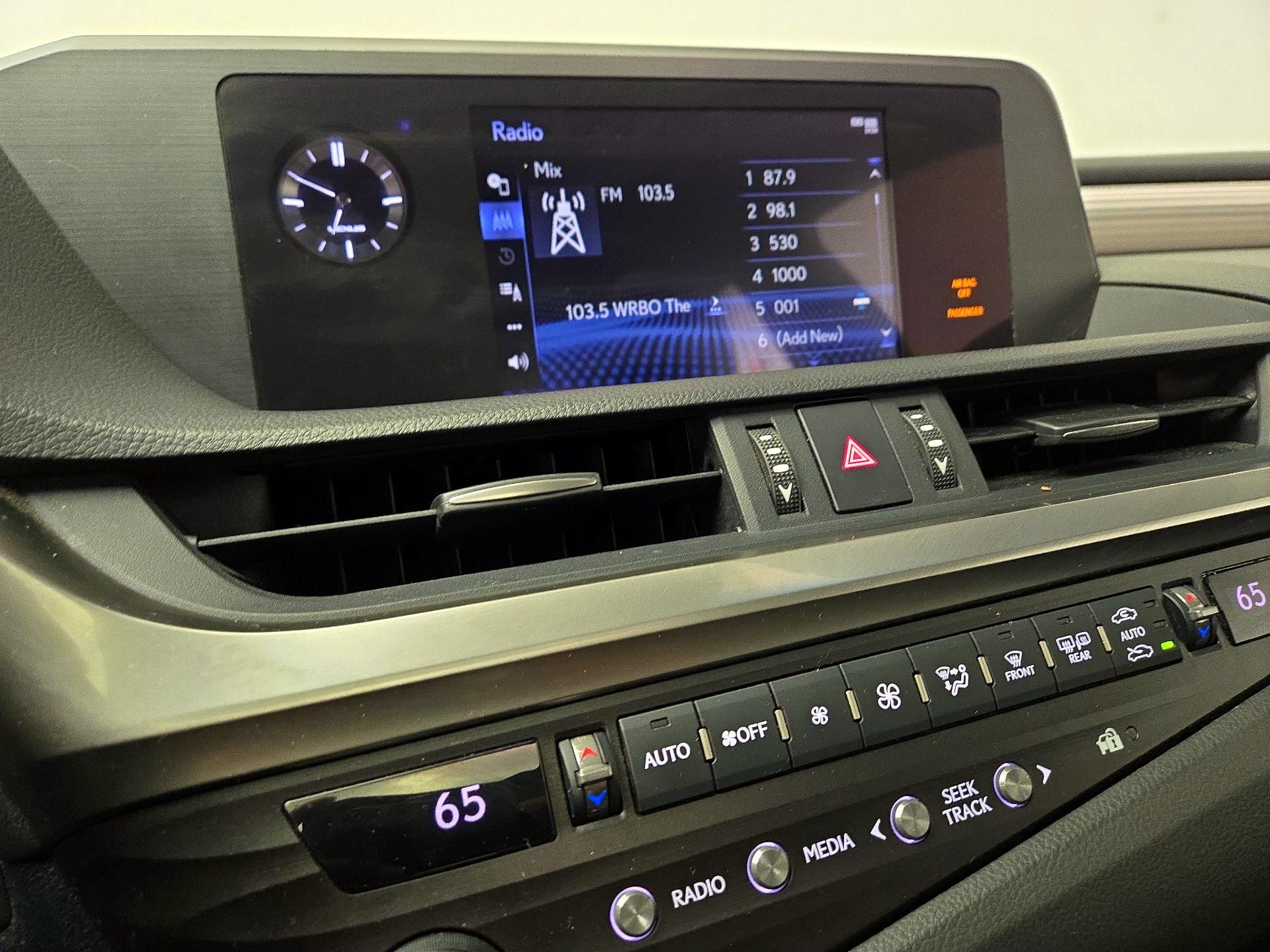 Thumbnail: 2019 Lexus ES - 15