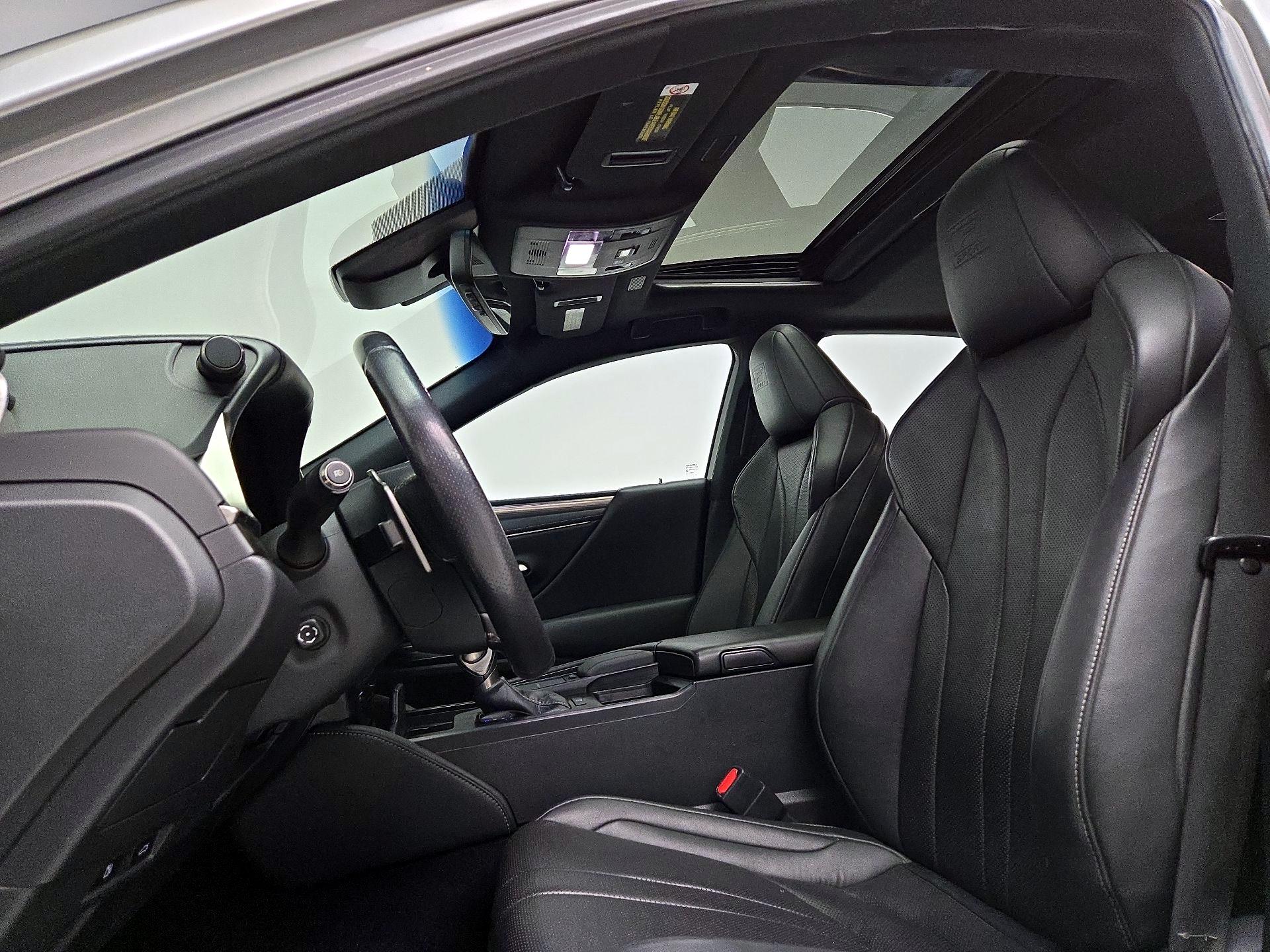 Thumbnail: 2019 Lexus ES - 19