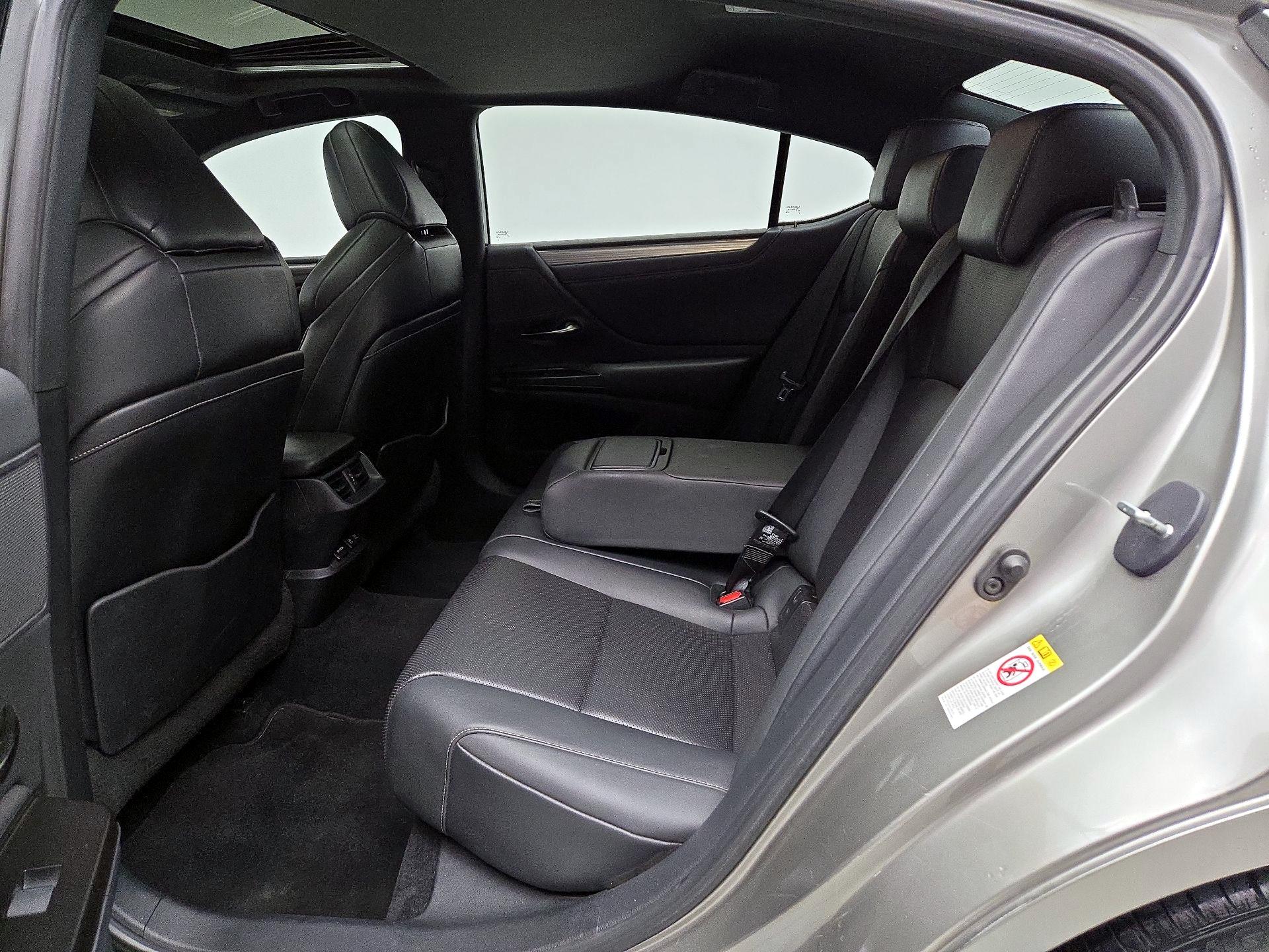 Thumbnail: 2019 Lexus ES - 20