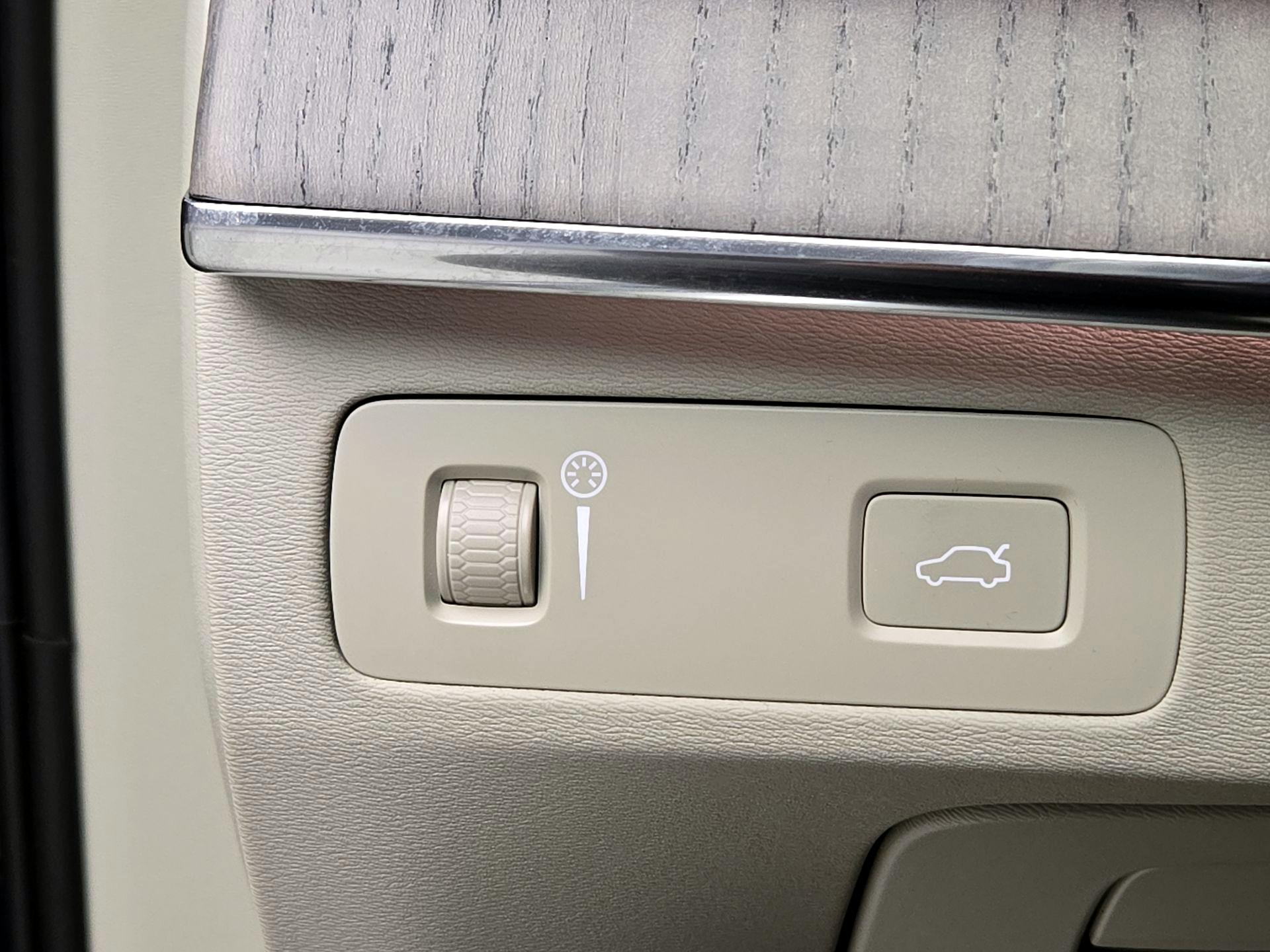 Thumbnail: 2022 Volvo XC90 - 13