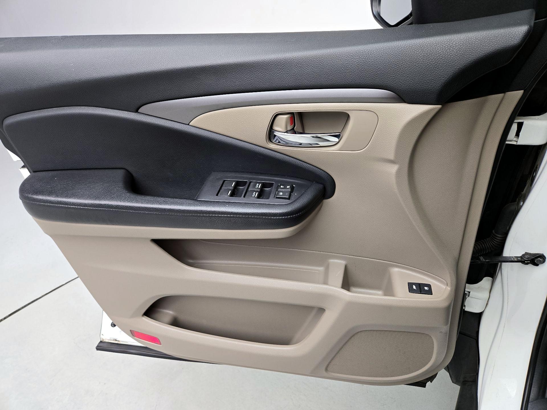 Thumbnail: 2018 Honda Pilot - 12