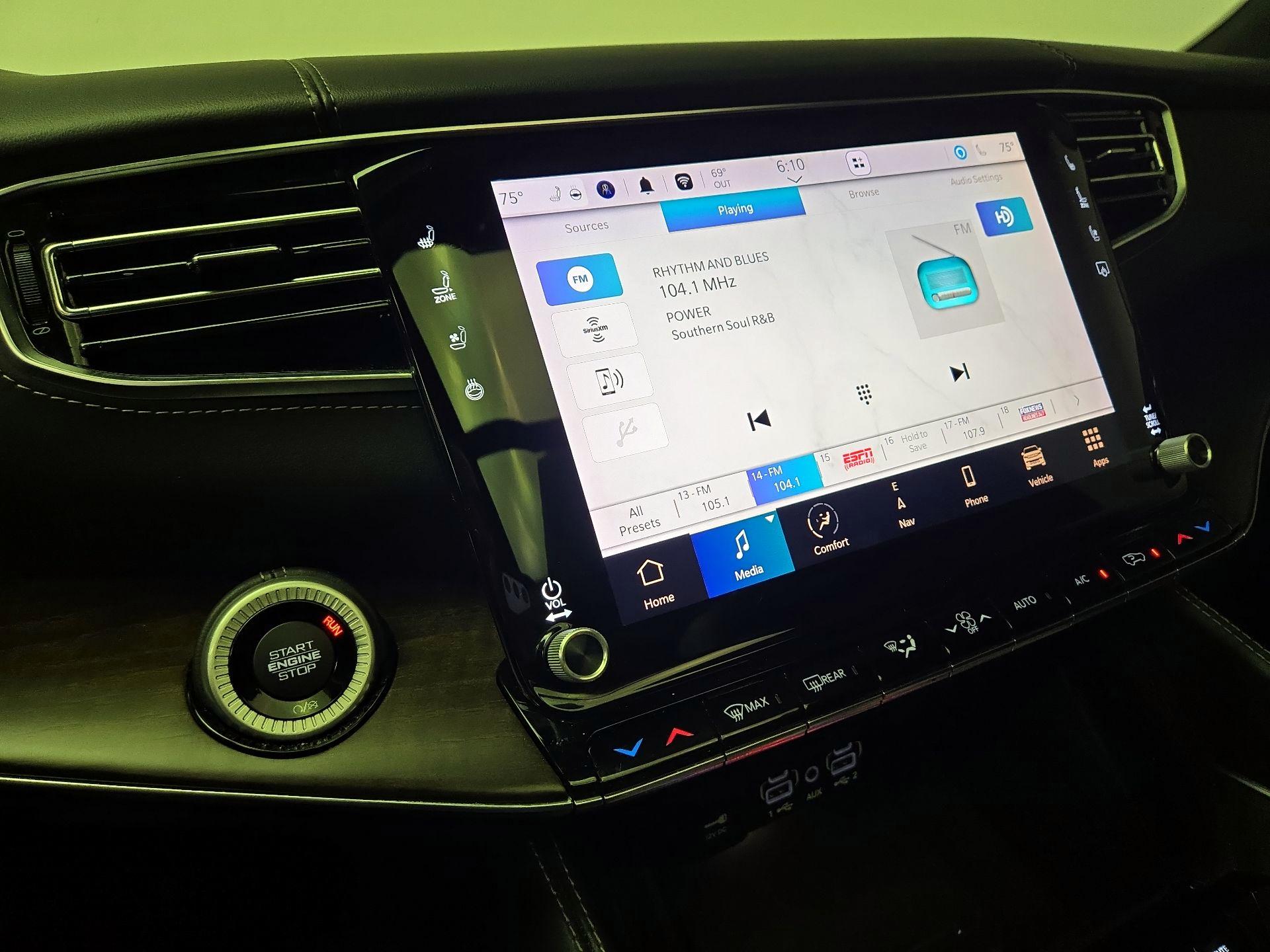 Thumbnail: 2022 Jeep Grand Wagoneer - 16