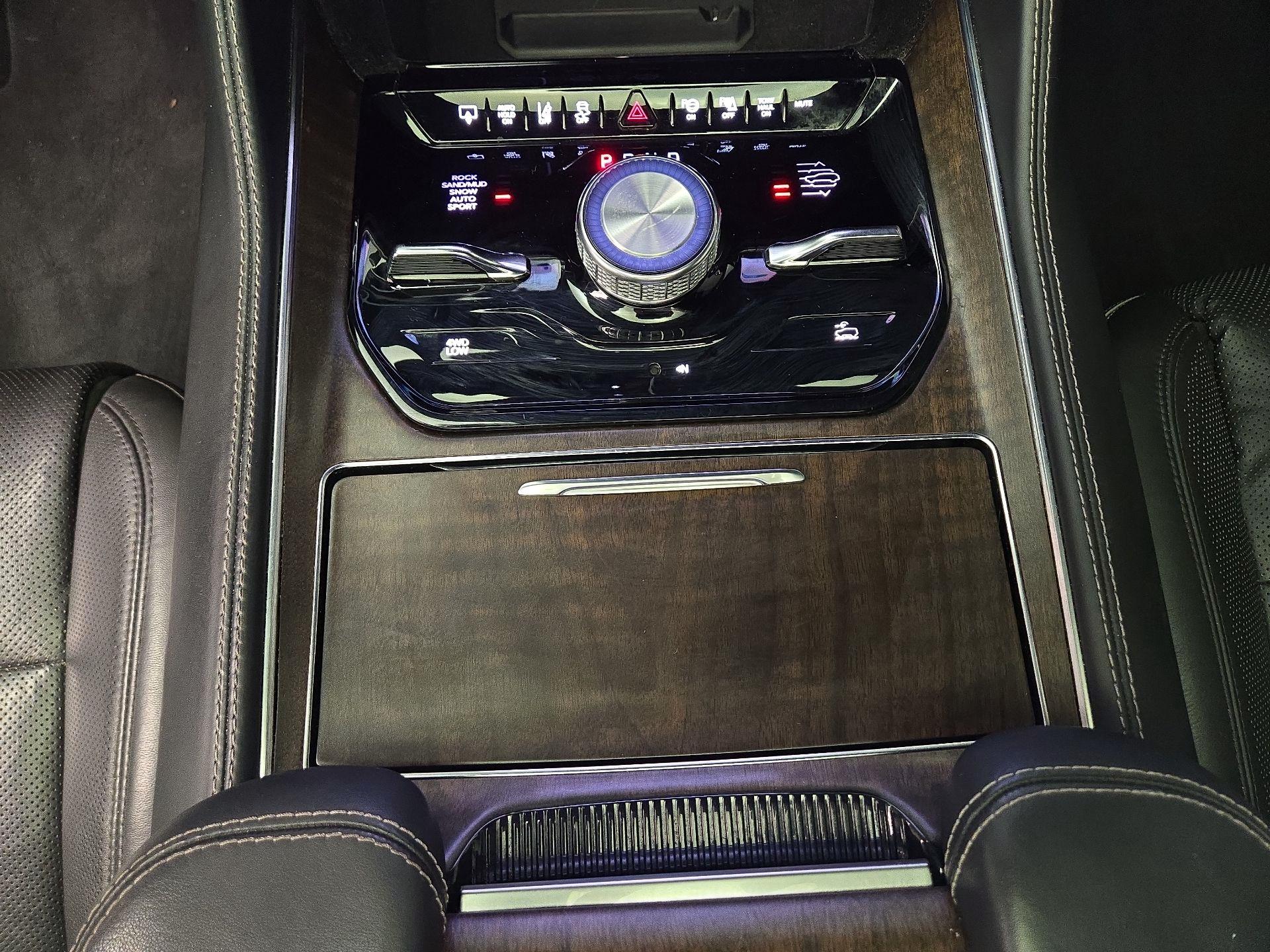 Thumbnail: 2022 Jeep Grand Wagoneer - 18