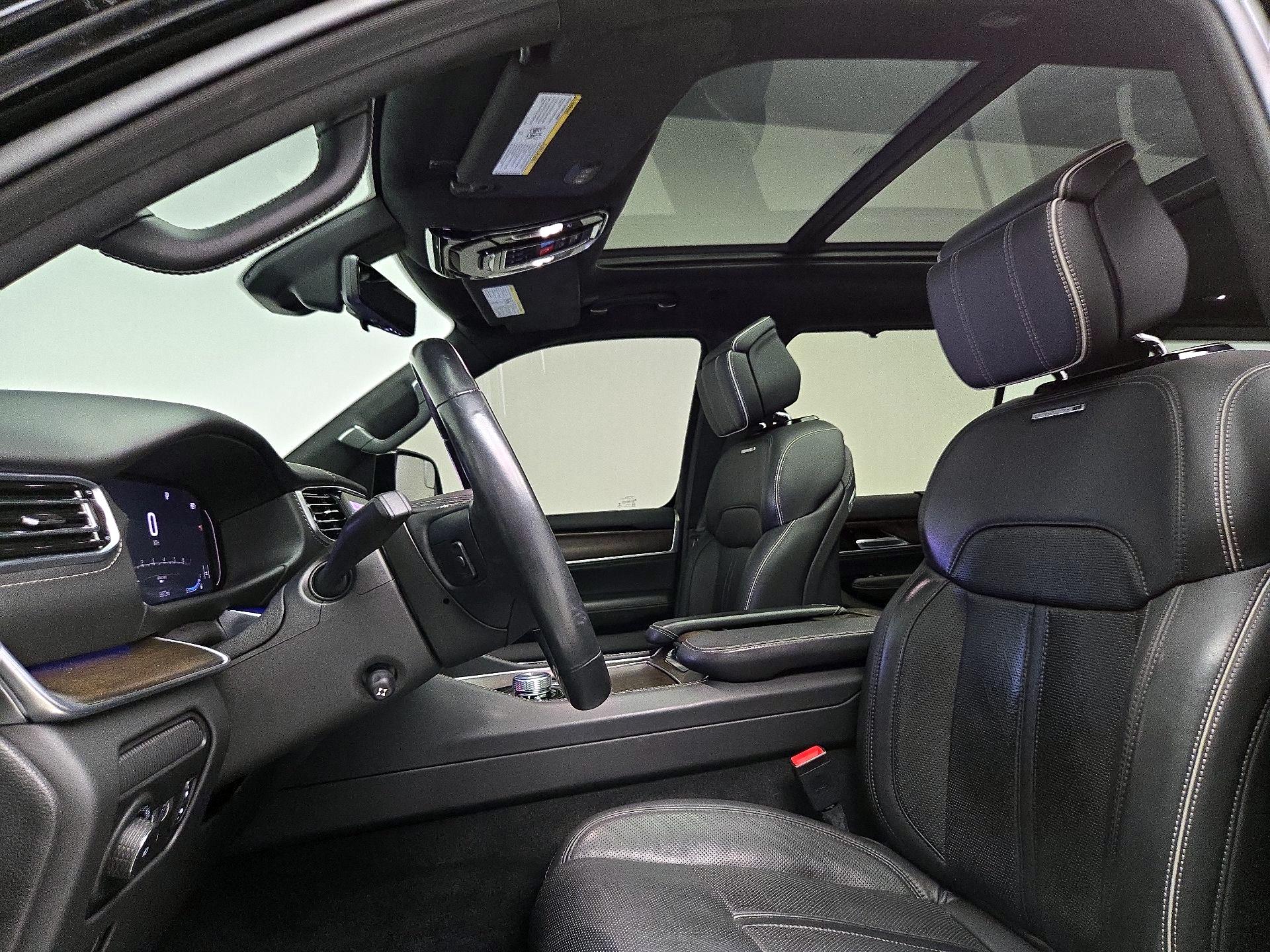 Thumbnail: 2022 Jeep Grand Wagoneer - 20