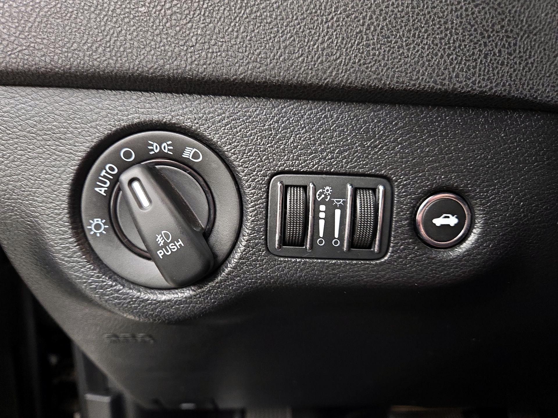 Thumbnail: 2016 Dodge Charger - 13