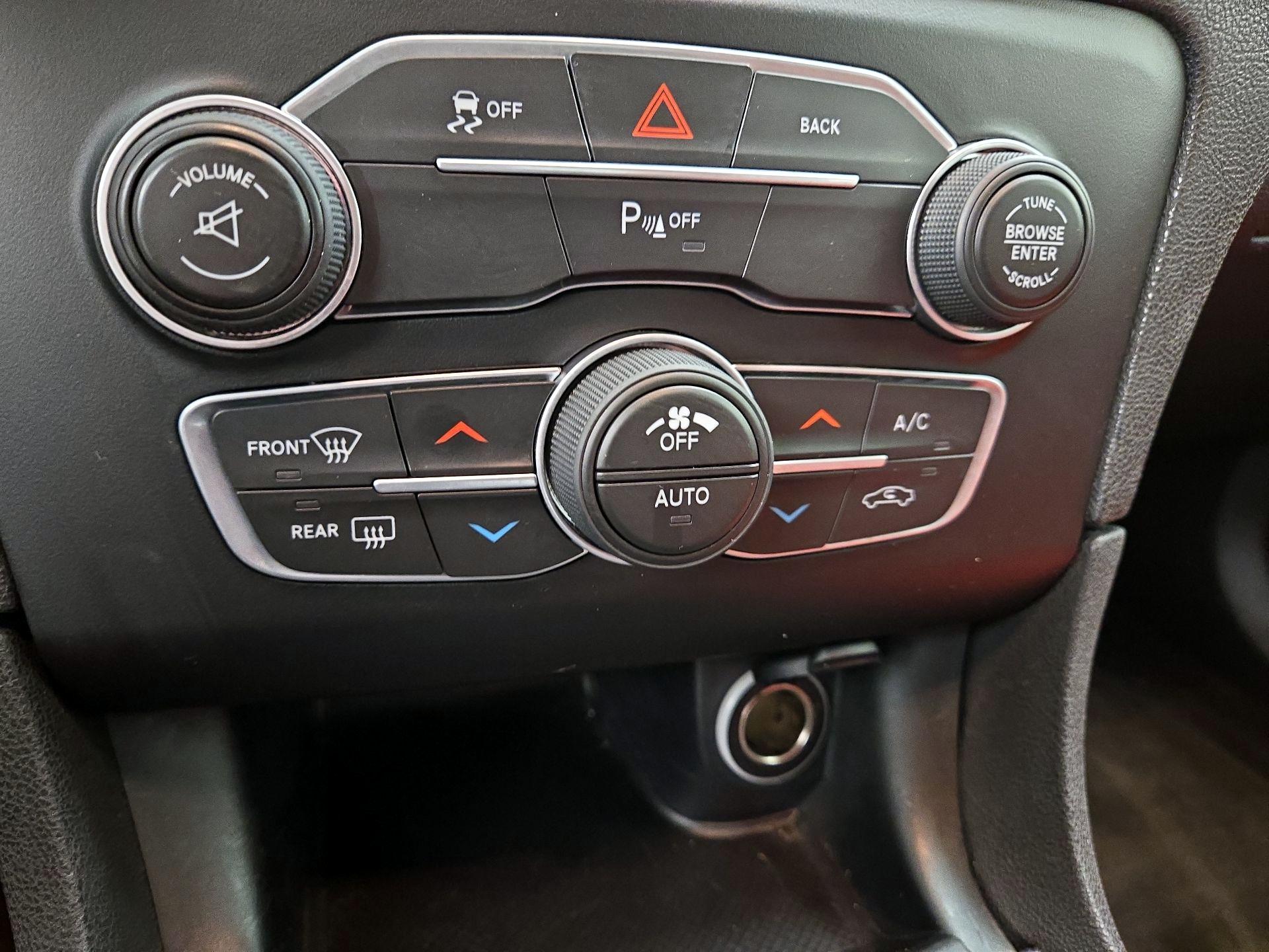 Thumbnail: 2016 Dodge Charger - 16