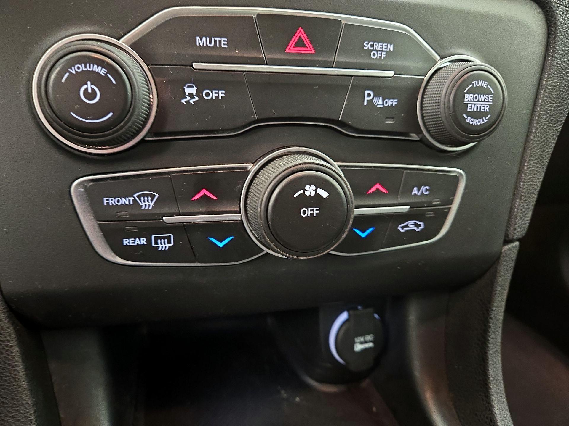 Thumbnail: 2021 Dodge Charger - 16