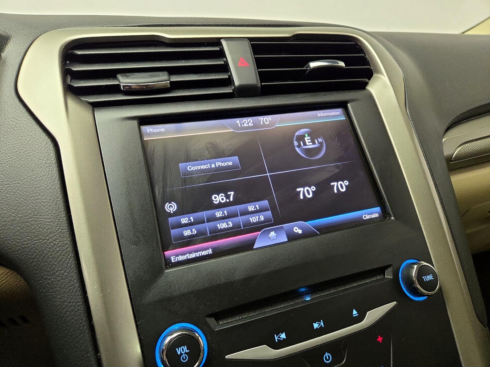 Thumbnail: 2015 Ford Fusion - 15