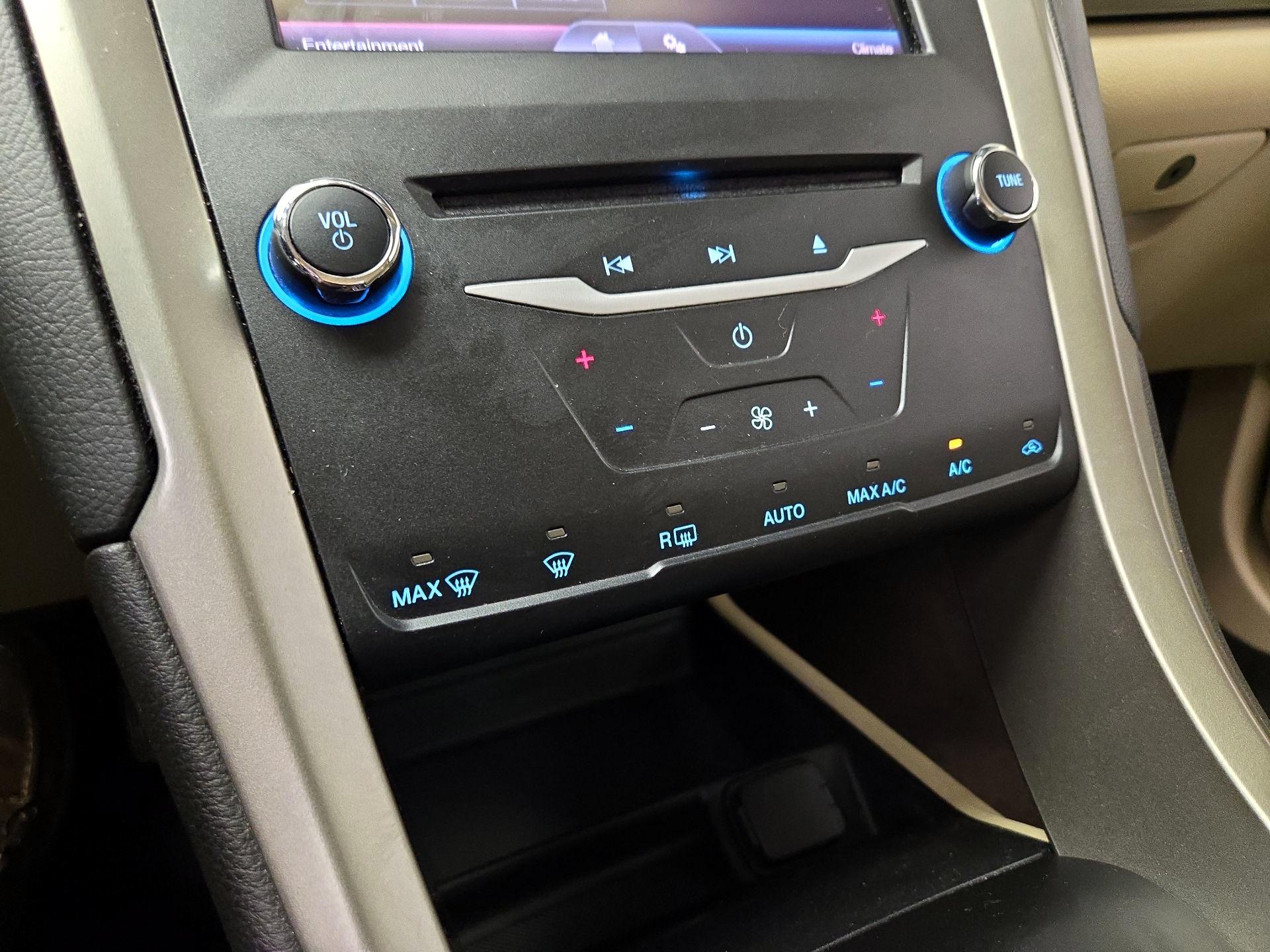 Thumbnail: 2015 Ford Fusion - 16