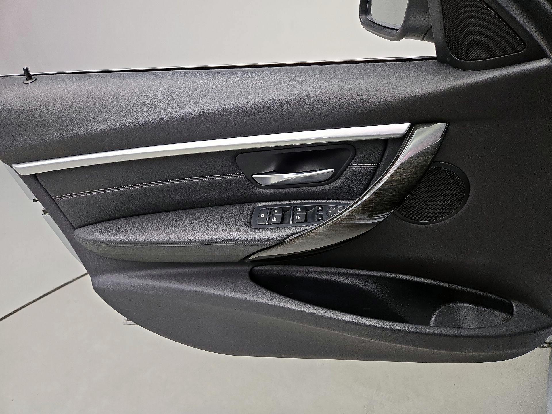 Thumbnail: 2018 BMW 3 Series - 12