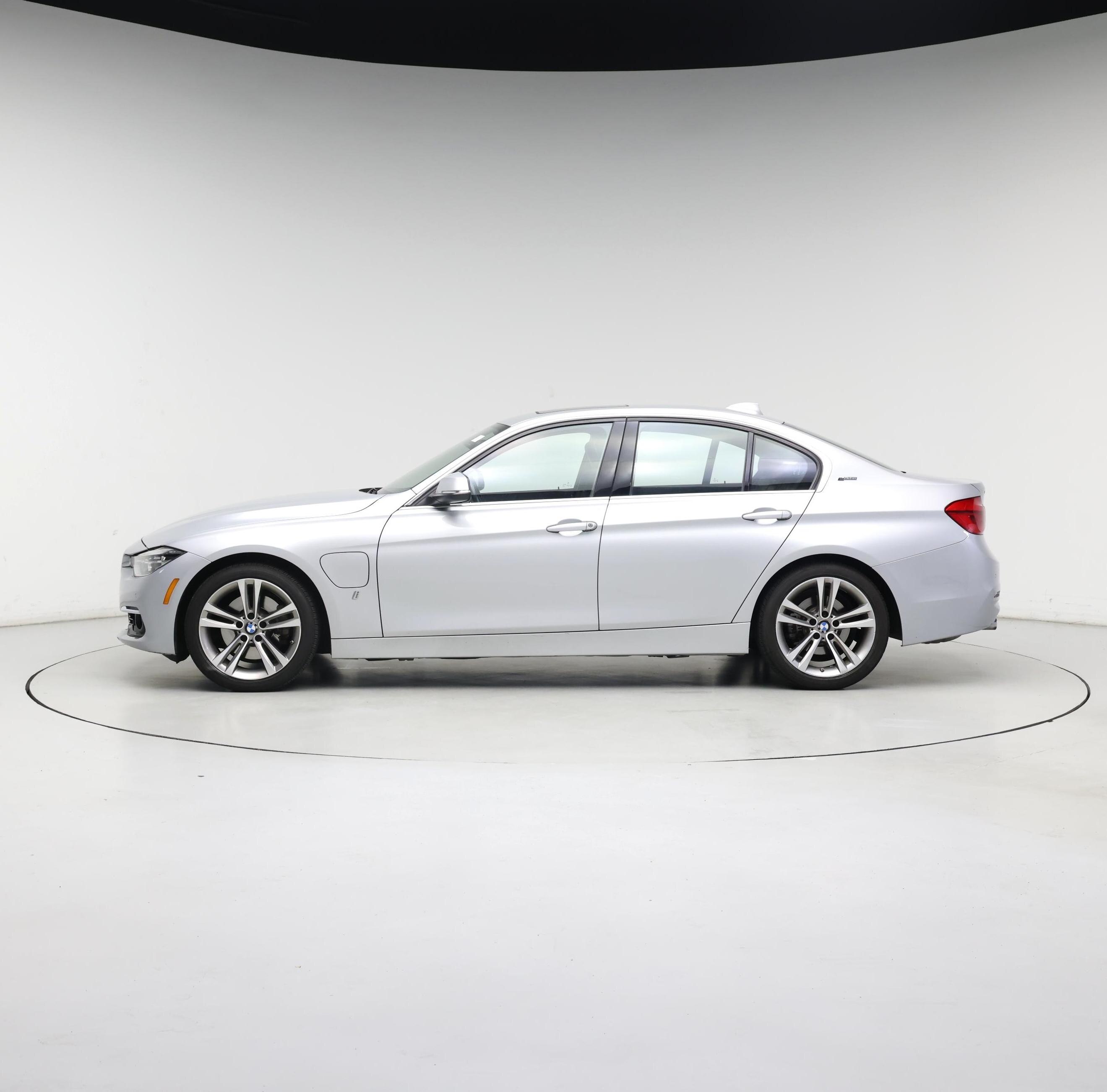 Thumbnail: 2018 BMW 3 Series - 3