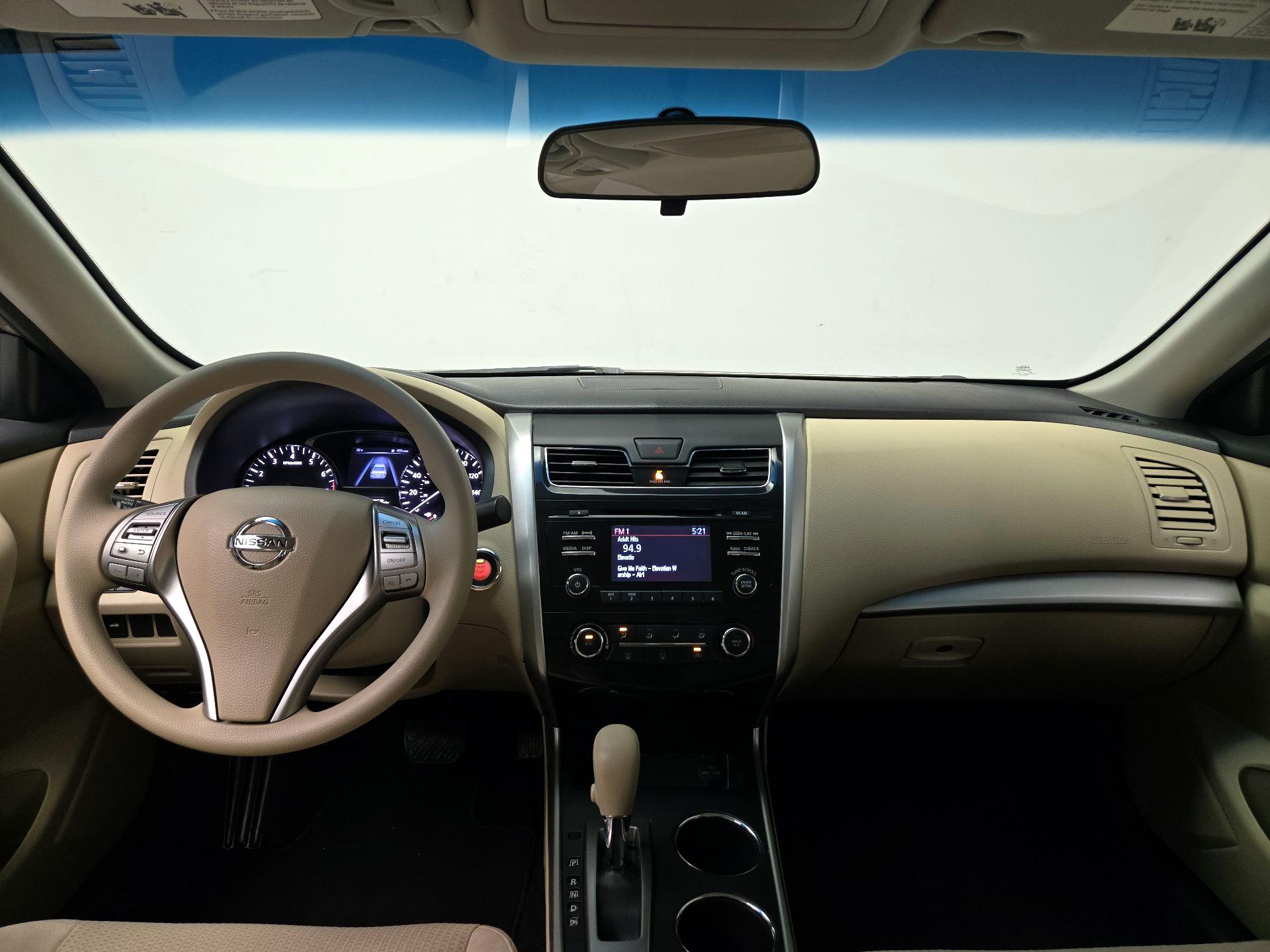 Thumbnail: 2015 Nissan Altima - 9