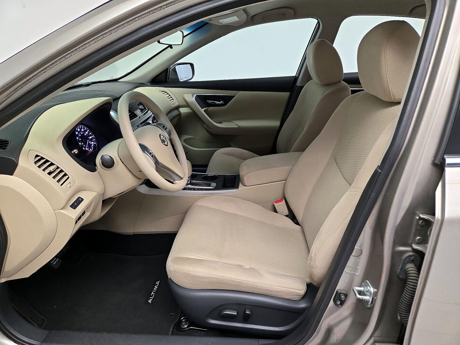 Thumbnail: 2015 Nissan Altima - 11