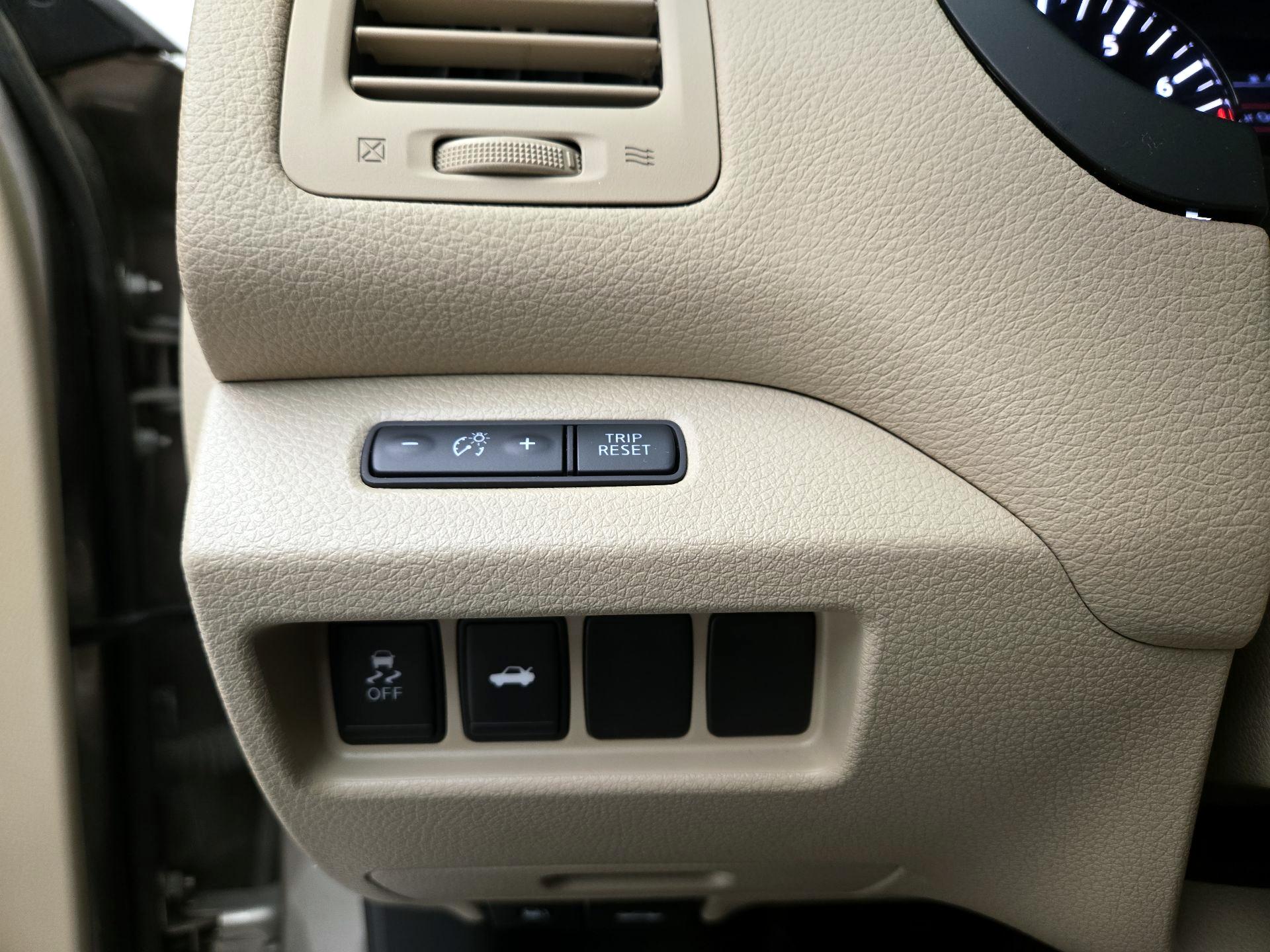 Thumbnail: 2015 Nissan Altima - 13