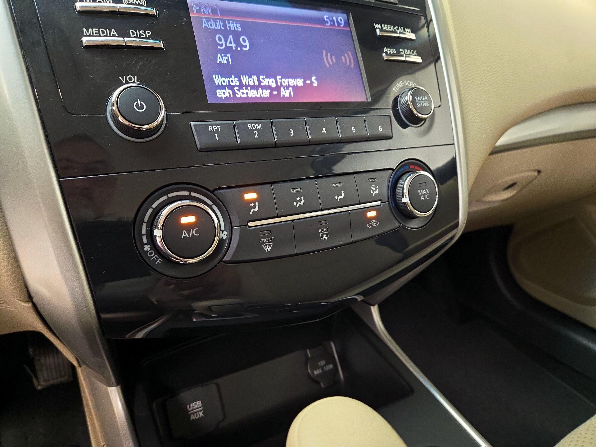 Thumbnail: 2015 Nissan Altima - 16