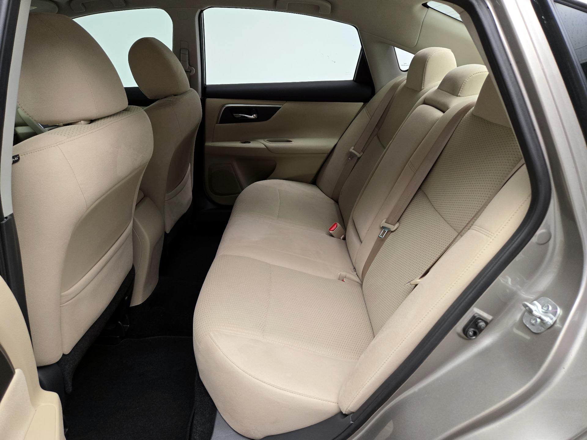 Thumbnail: 2015 Nissan Altima - 19