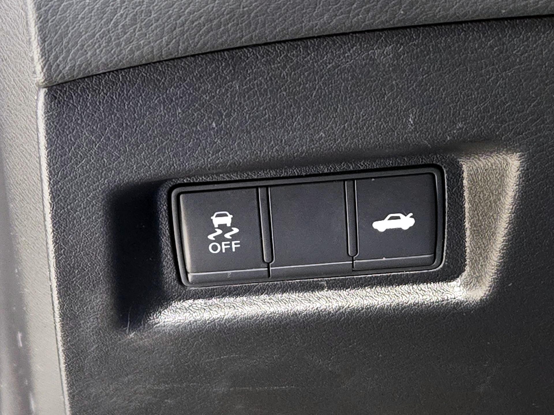 Thumbnail: 2020 INFINITI Q50 - 13