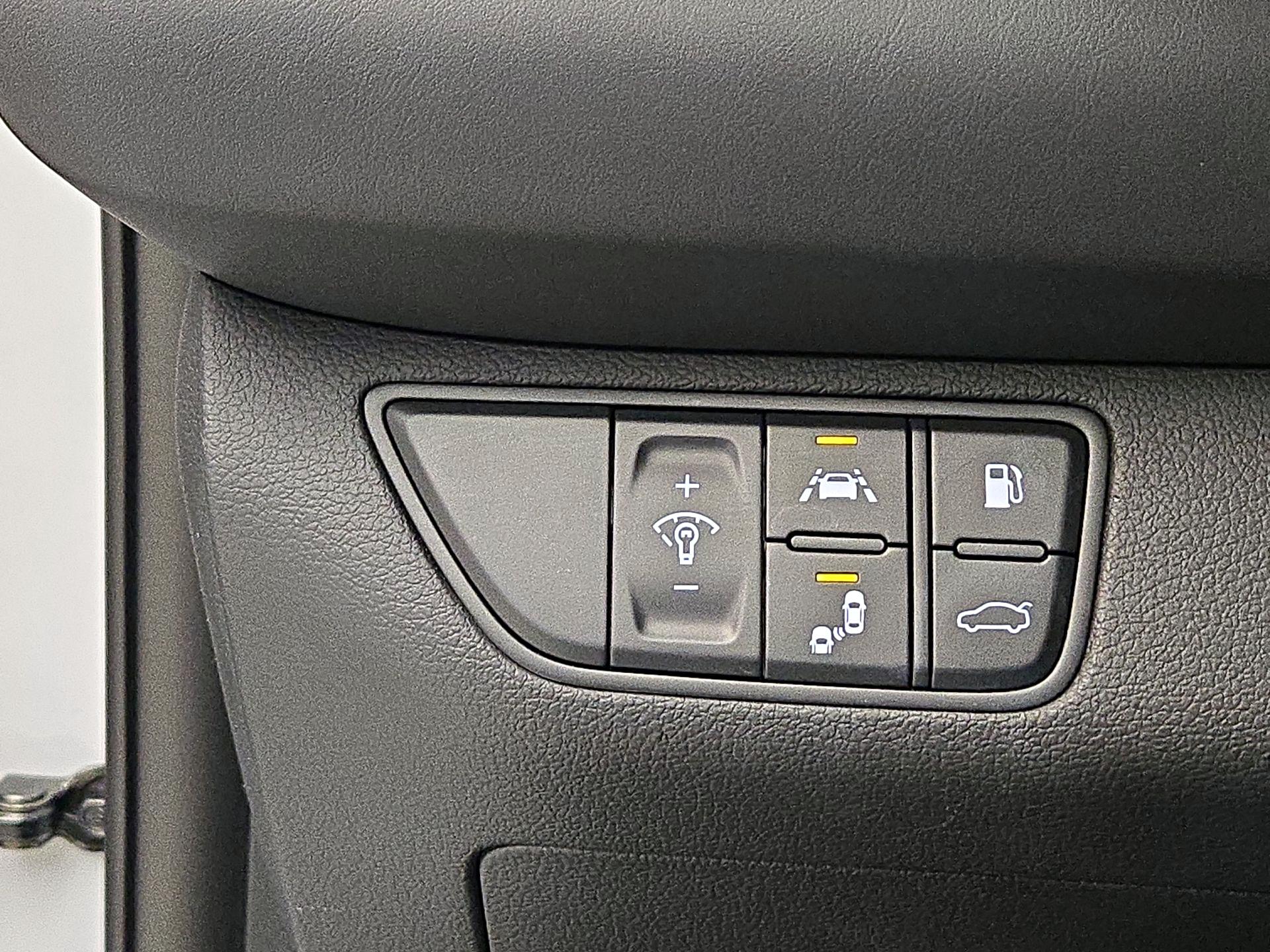 Thumbnail: 2019 Genesis G70 - 13