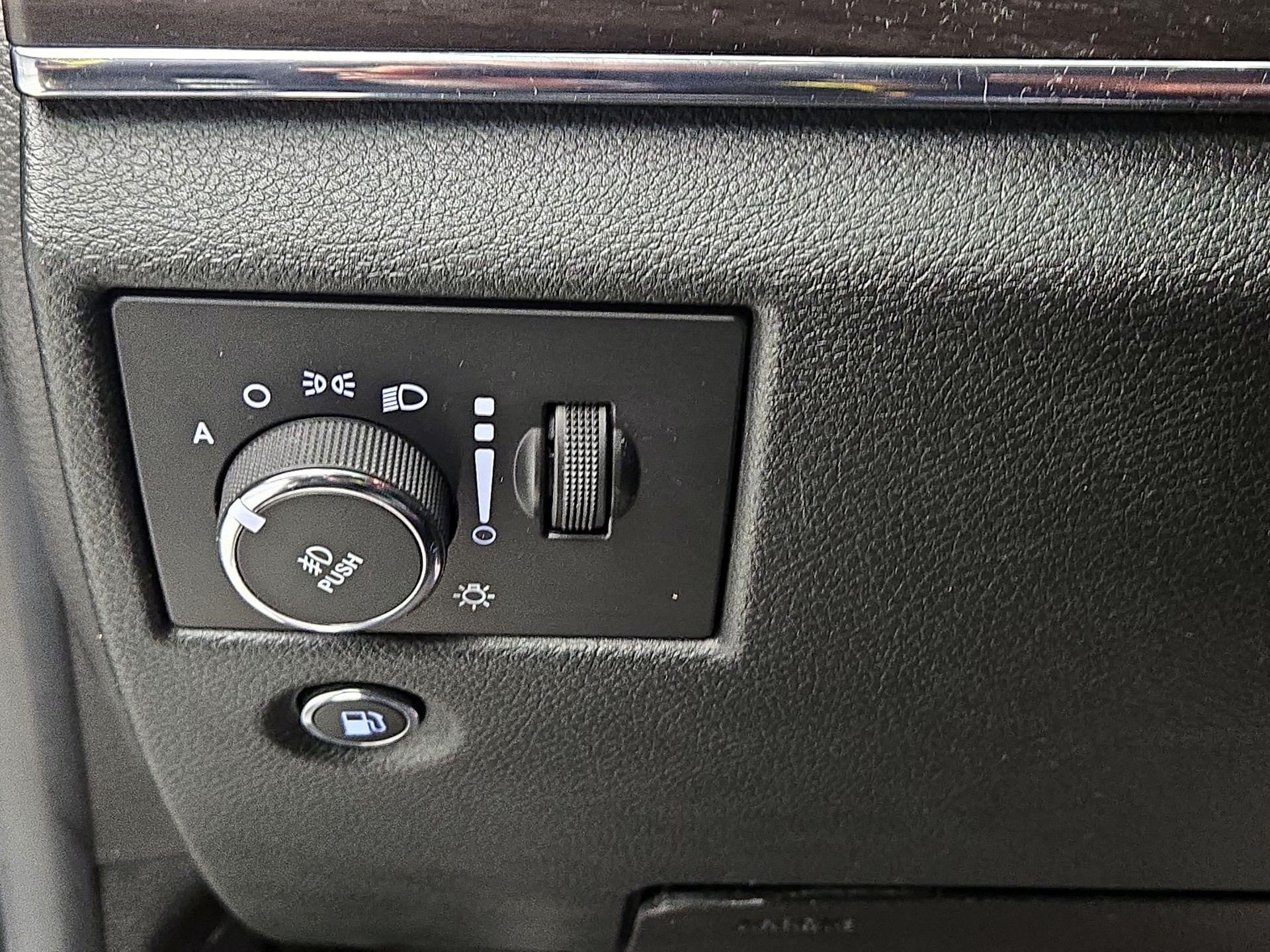 Thumbnail: 2014 Jeep Grand Cherokee - 13