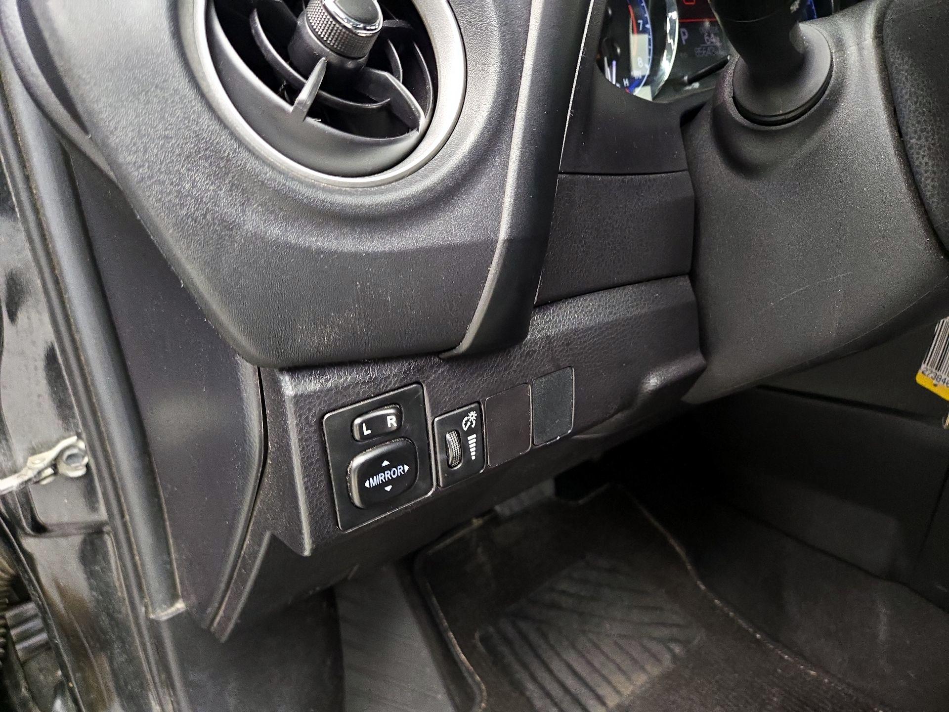 Thumbnail: 2018 Toyota Corolla - 13