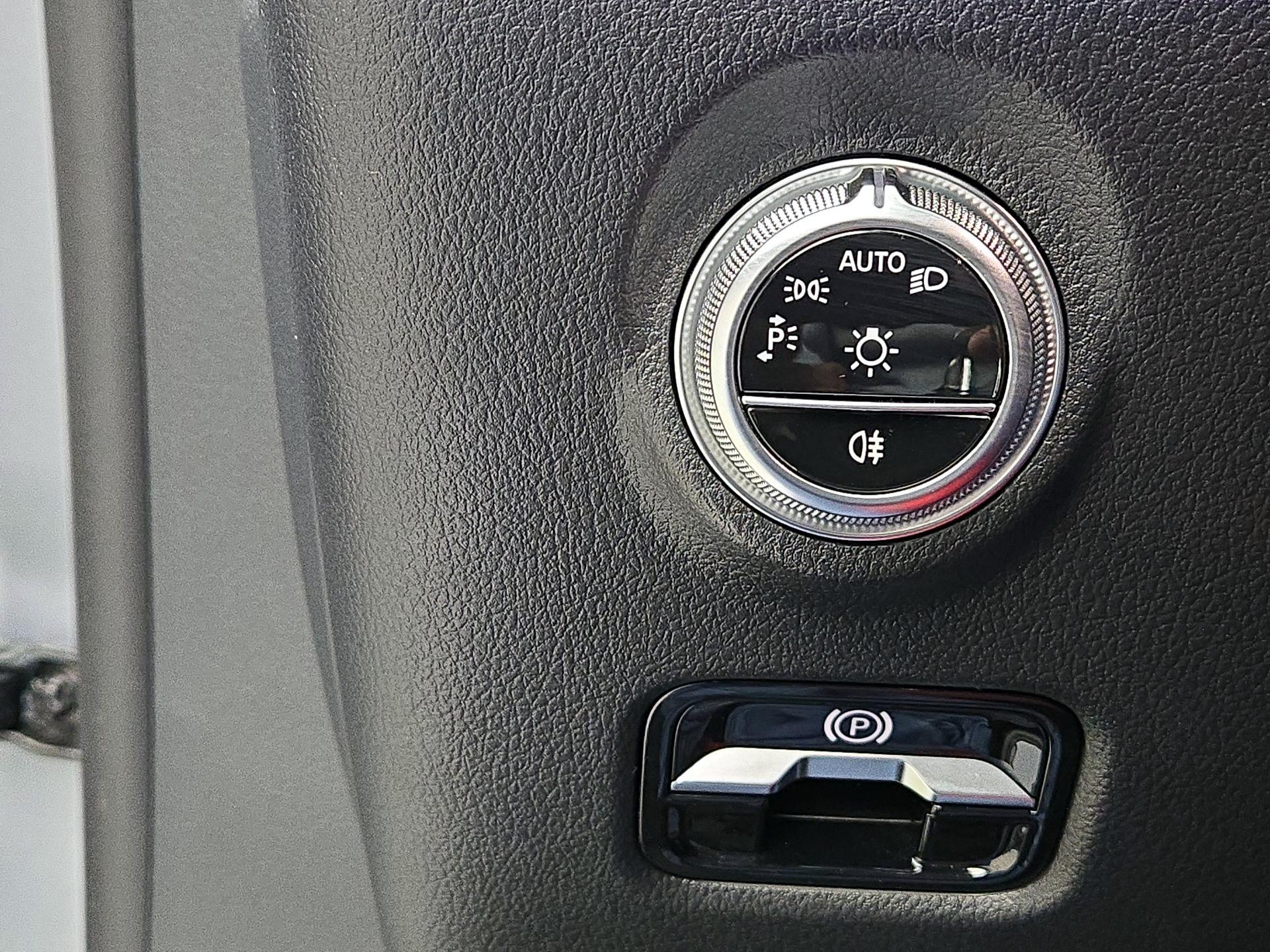 Thumbnail: 2023 Mercedes-Benz C-Class - 13