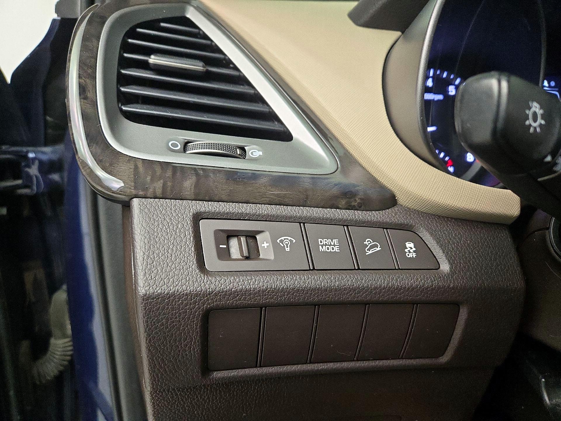 Thumbnail: 2018 Hyundai Santa Fe - 13