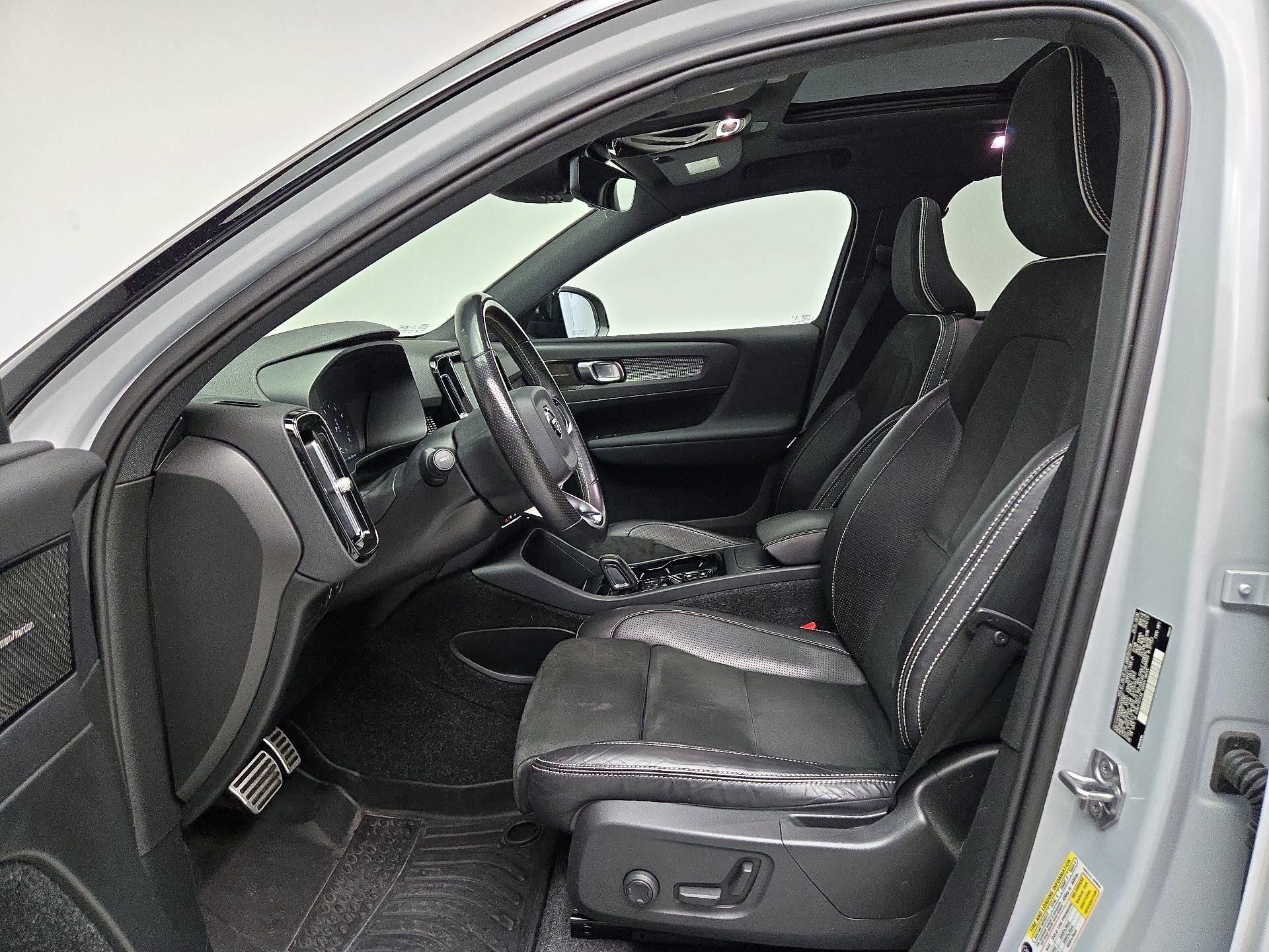 Thumbnail: 2021 Volvo XC40 - 11