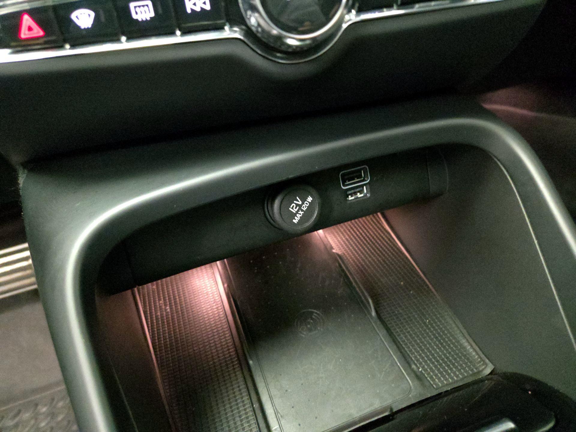 Thumbnail: 2021 Volvo XC40 - 19