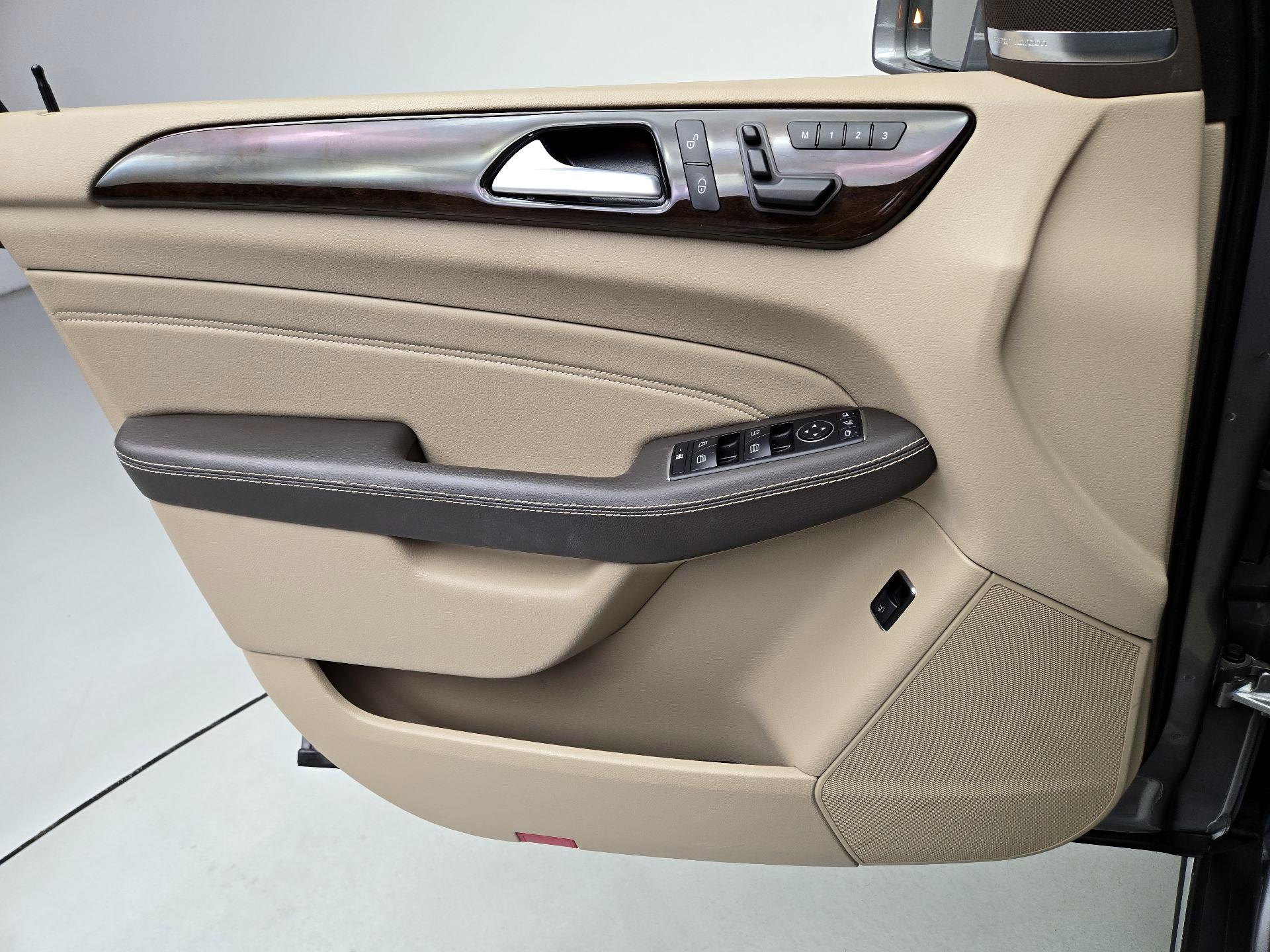 Thumbnail: 2015 Mercedes-Benz M-Class - 12