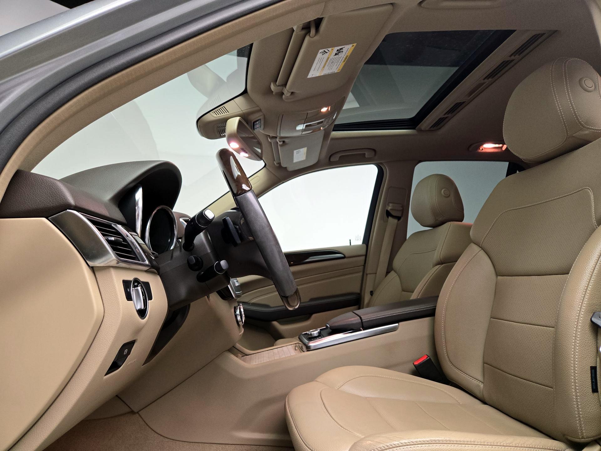 Thumbnail: 2015 Mercedes-Benz M-Class - 20