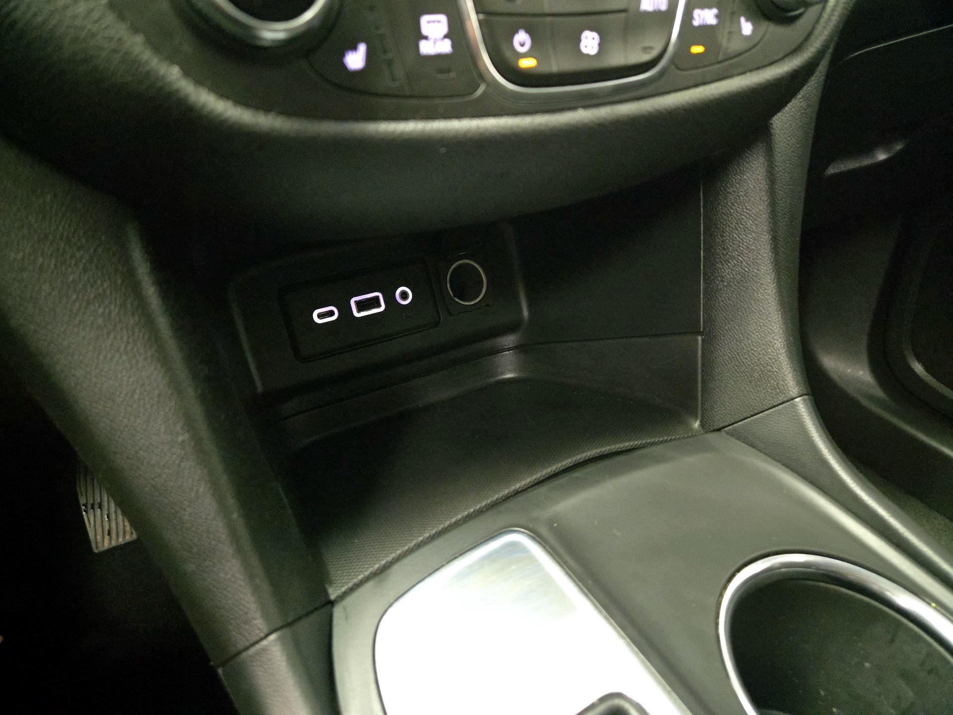 Thumbnail: 2019 Chevrolet Equinox - 18