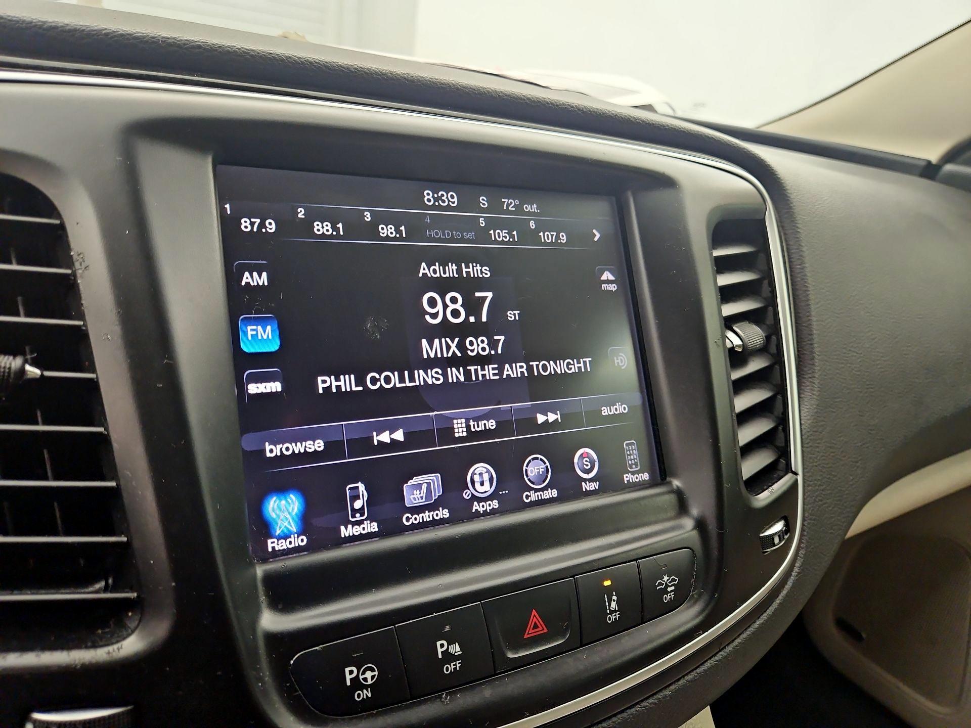 Thumbnail: 2015 Chrysler 200 - 16