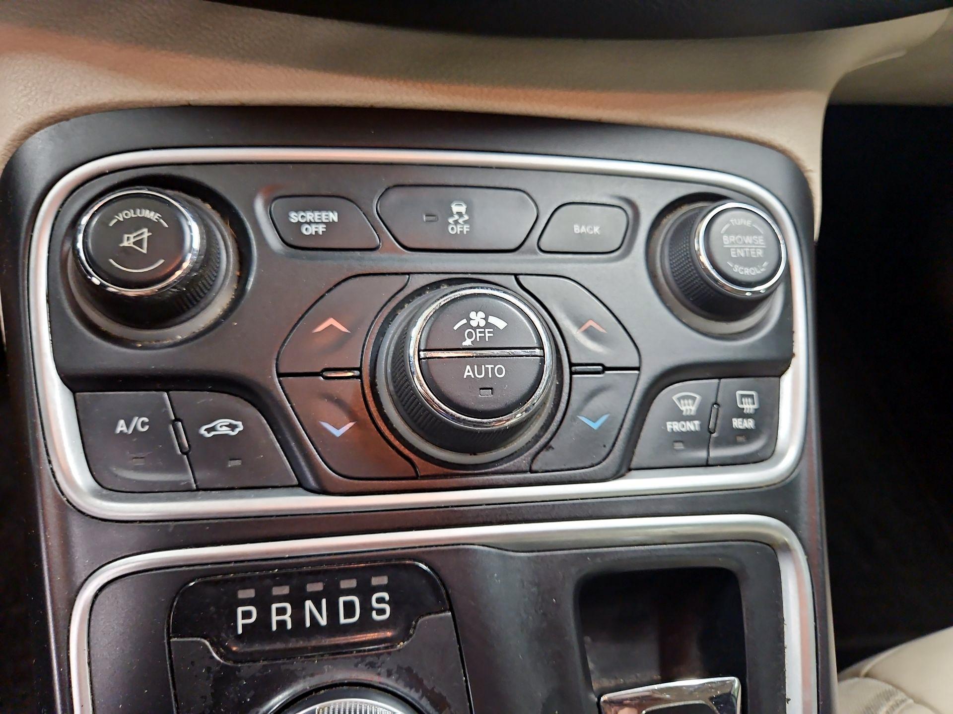 Thumbnail: 2015 Chrysler 200 - 17