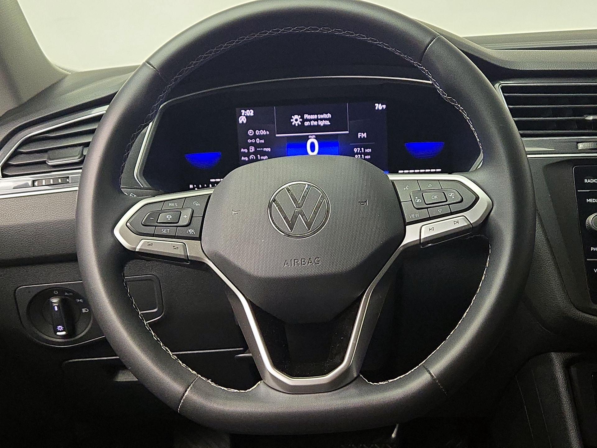 Thumbnail: 2022 Volkswagen Tiguan - 10