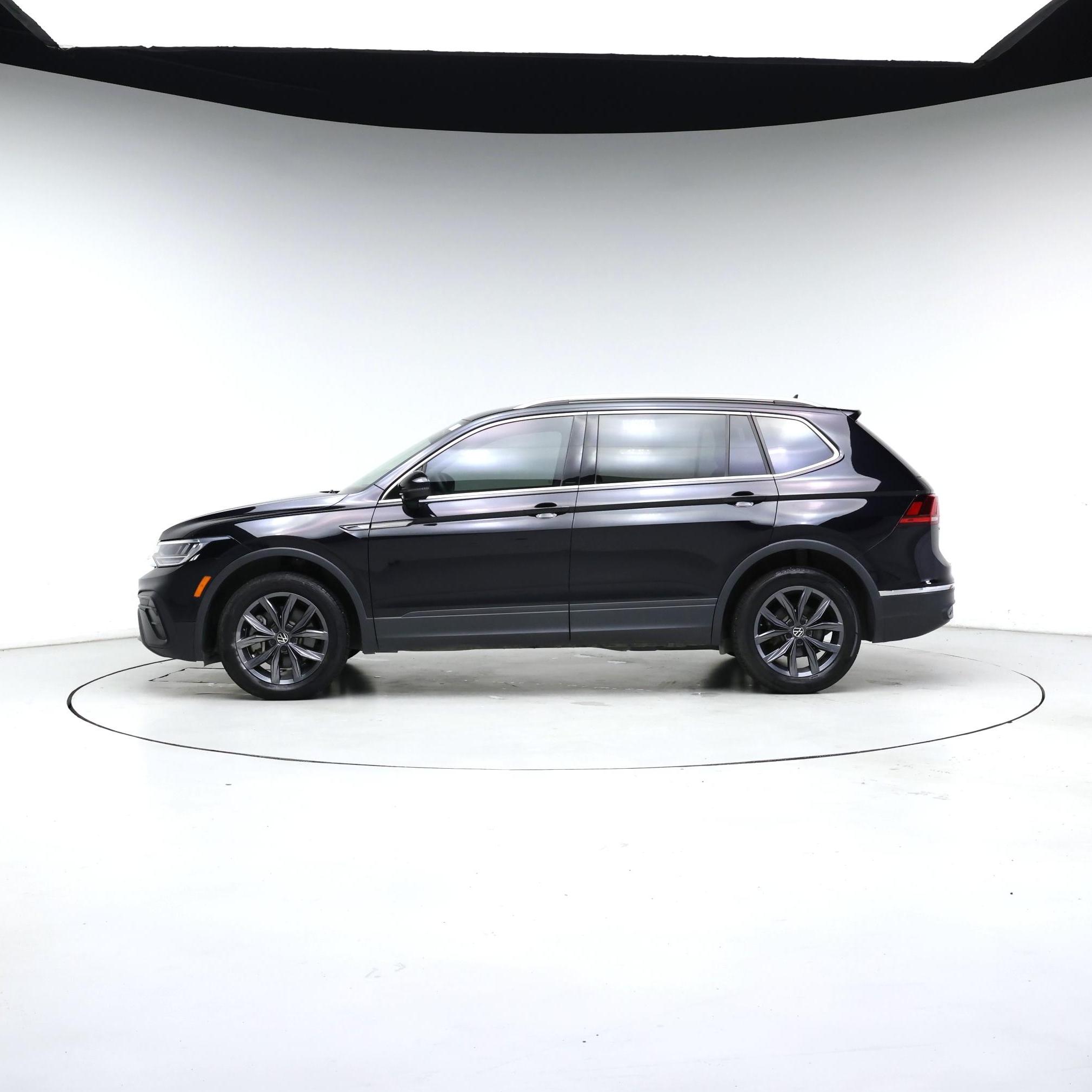 Thumbnail: 2022 Volkswagen Tiguan - 3