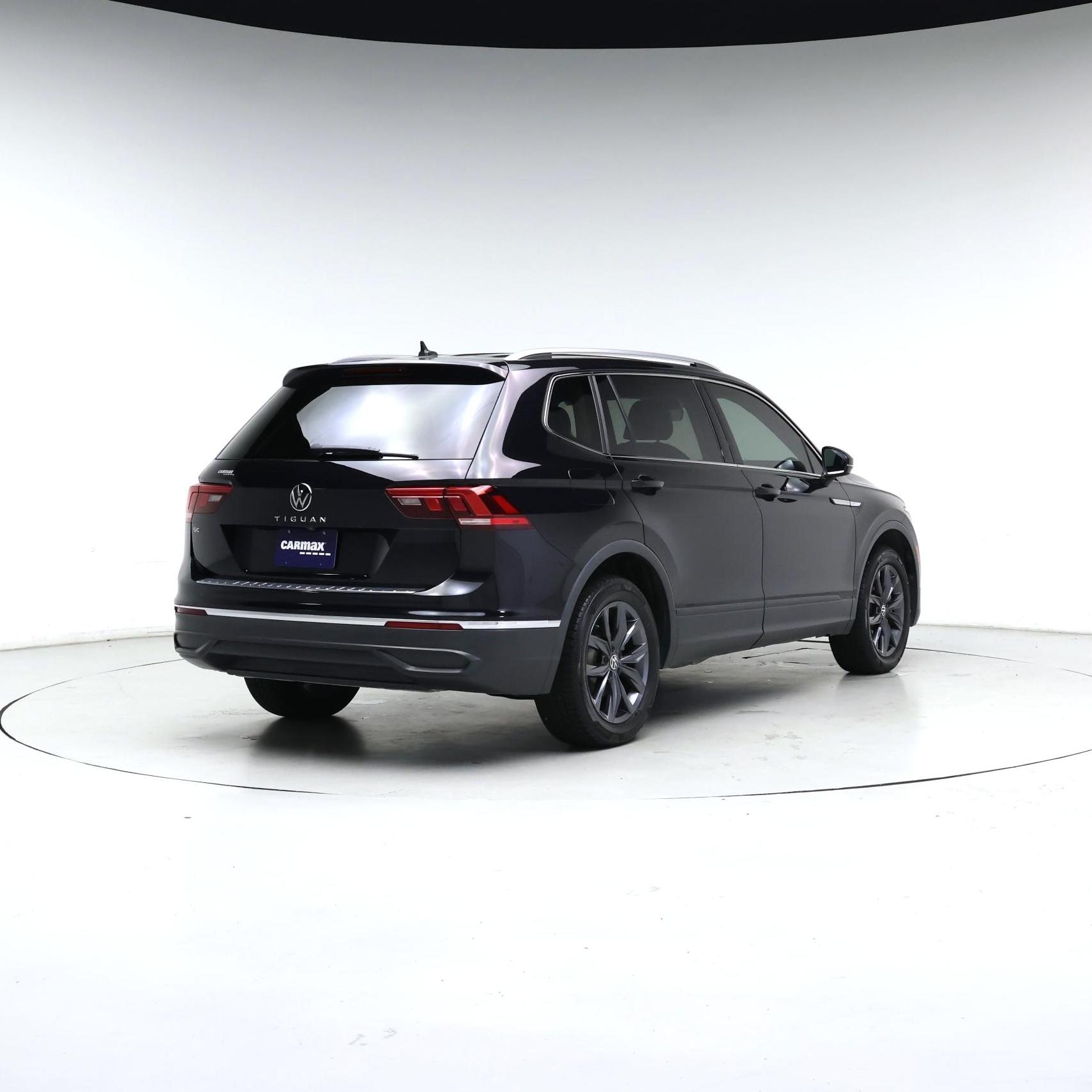 Thumbnail: 2022 Volkswagen Tiguan - 8