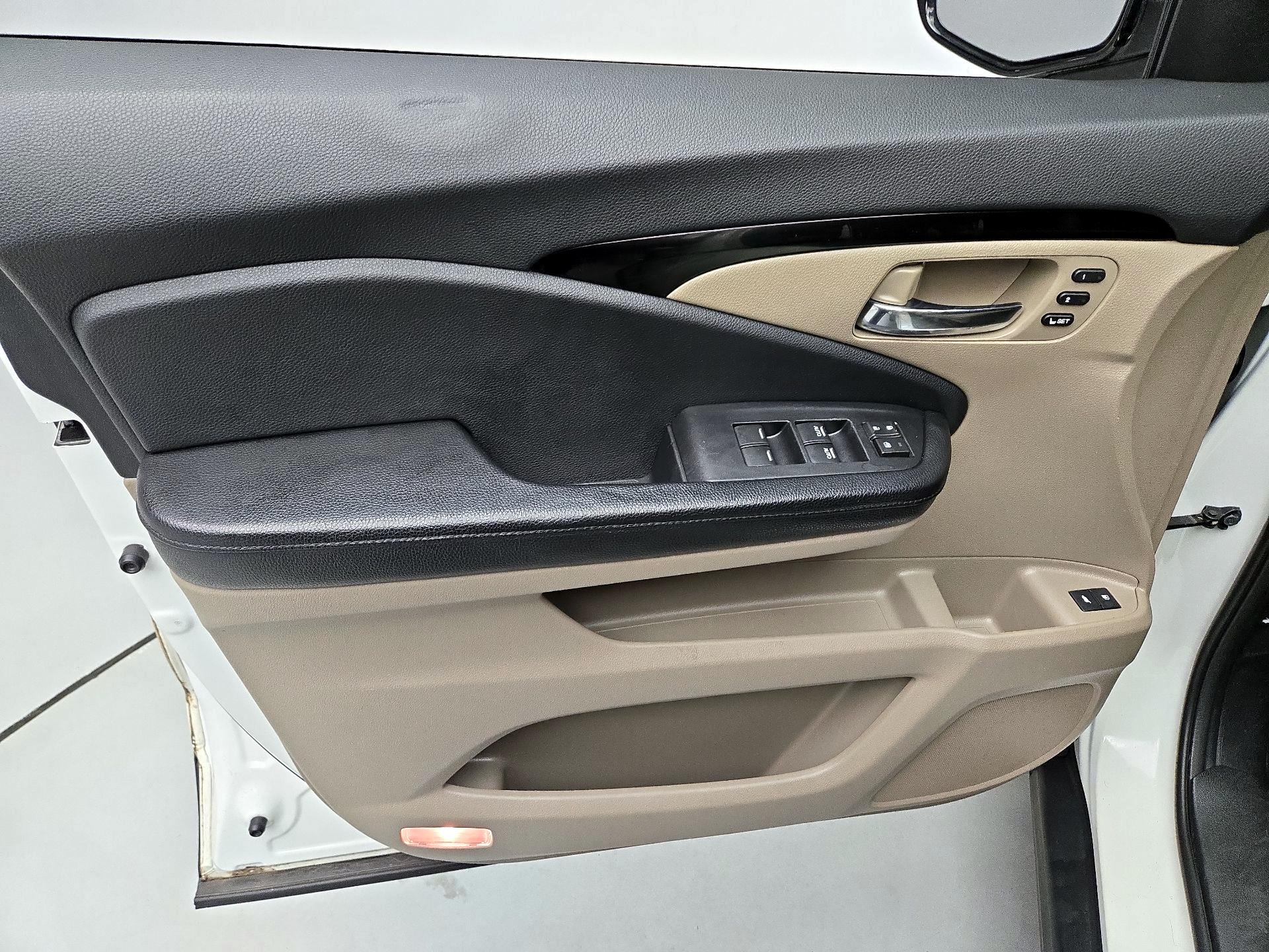 Thumbnail: 2018 Honda Pilot - 12