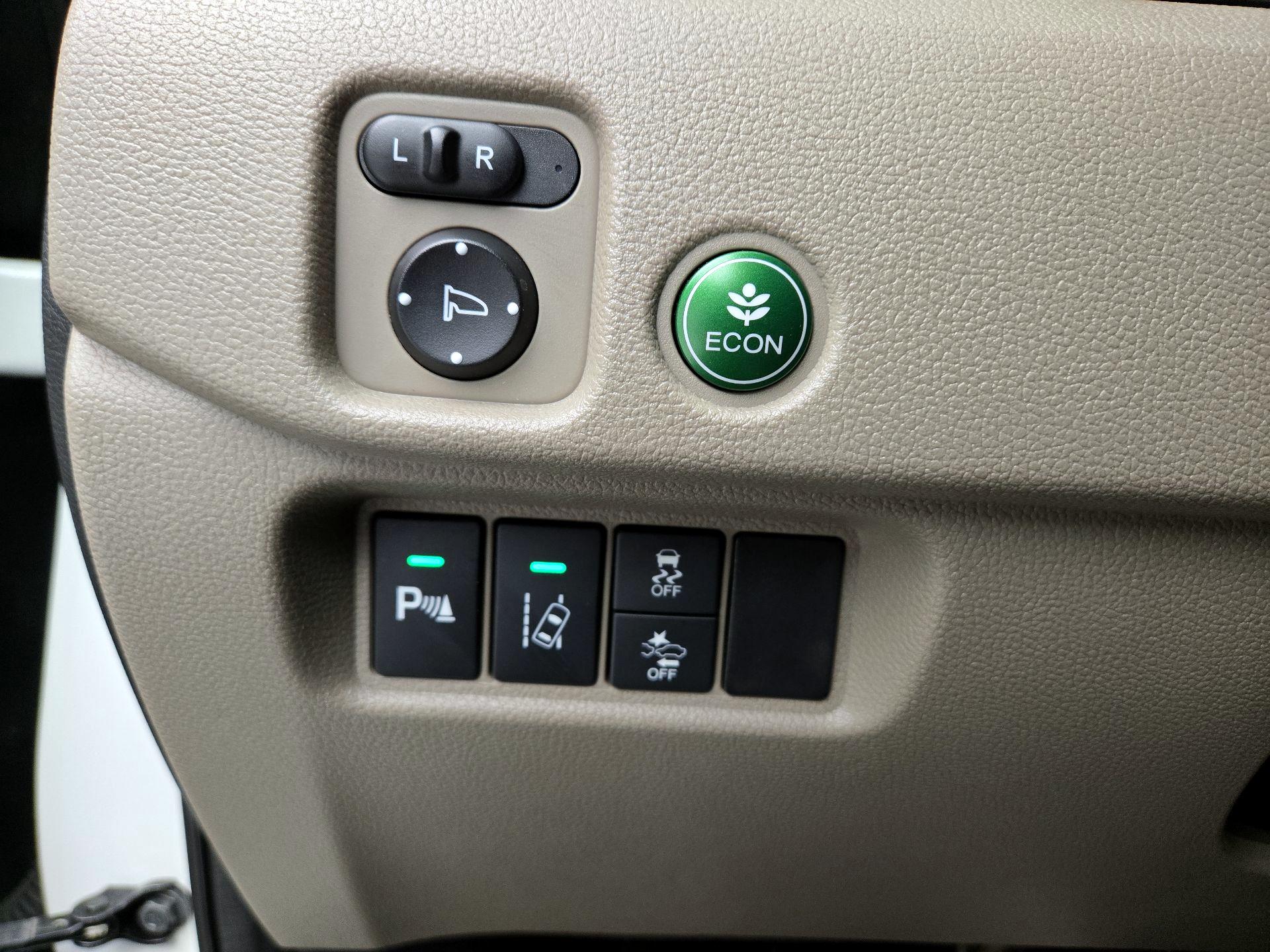 Thumbnail: 2018 Honda Pilot - 13