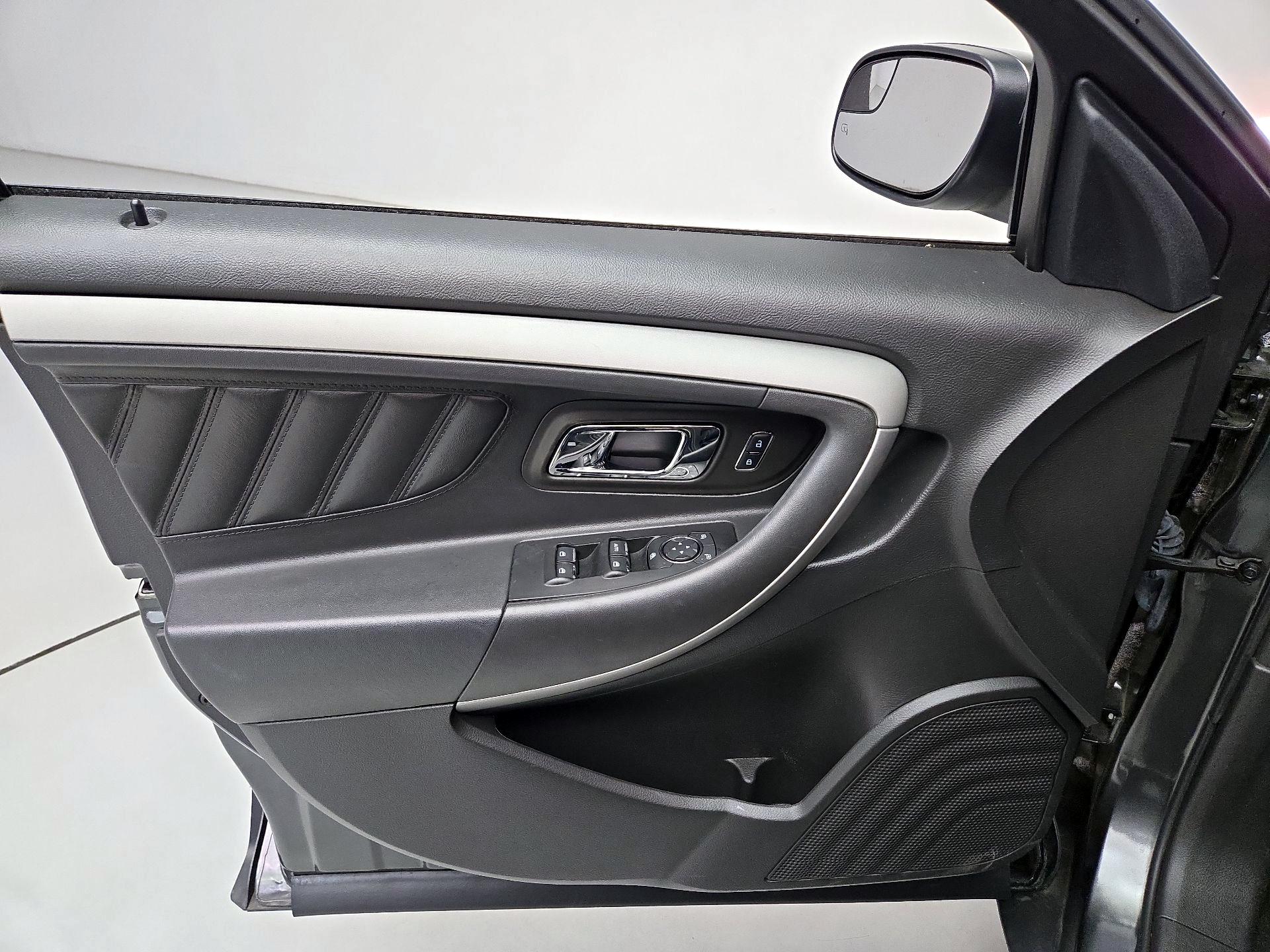 Thumbnail: 2016 Ford Taurus - 12