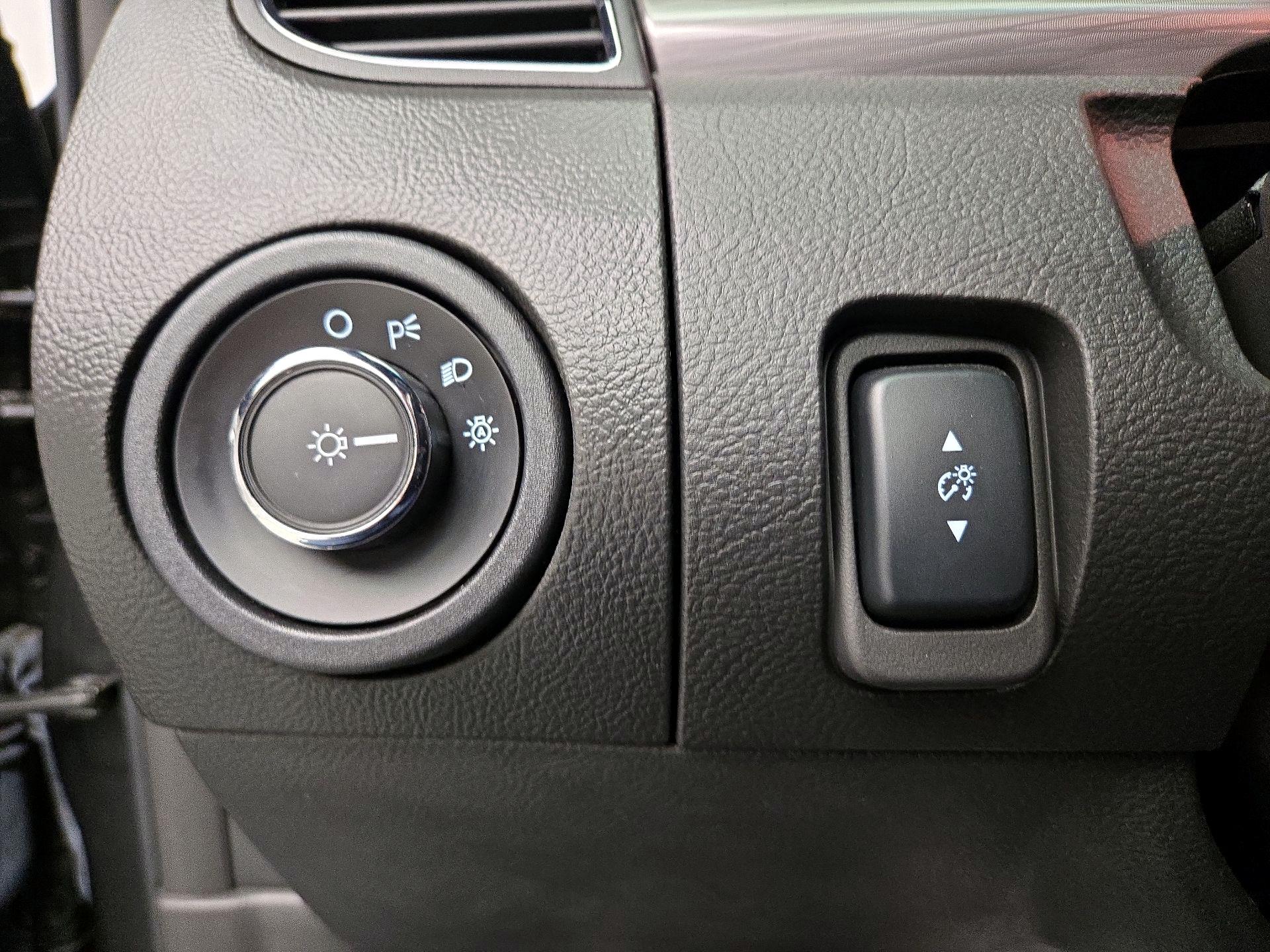 Thumbnail: 2016 Ford Taurus - 13