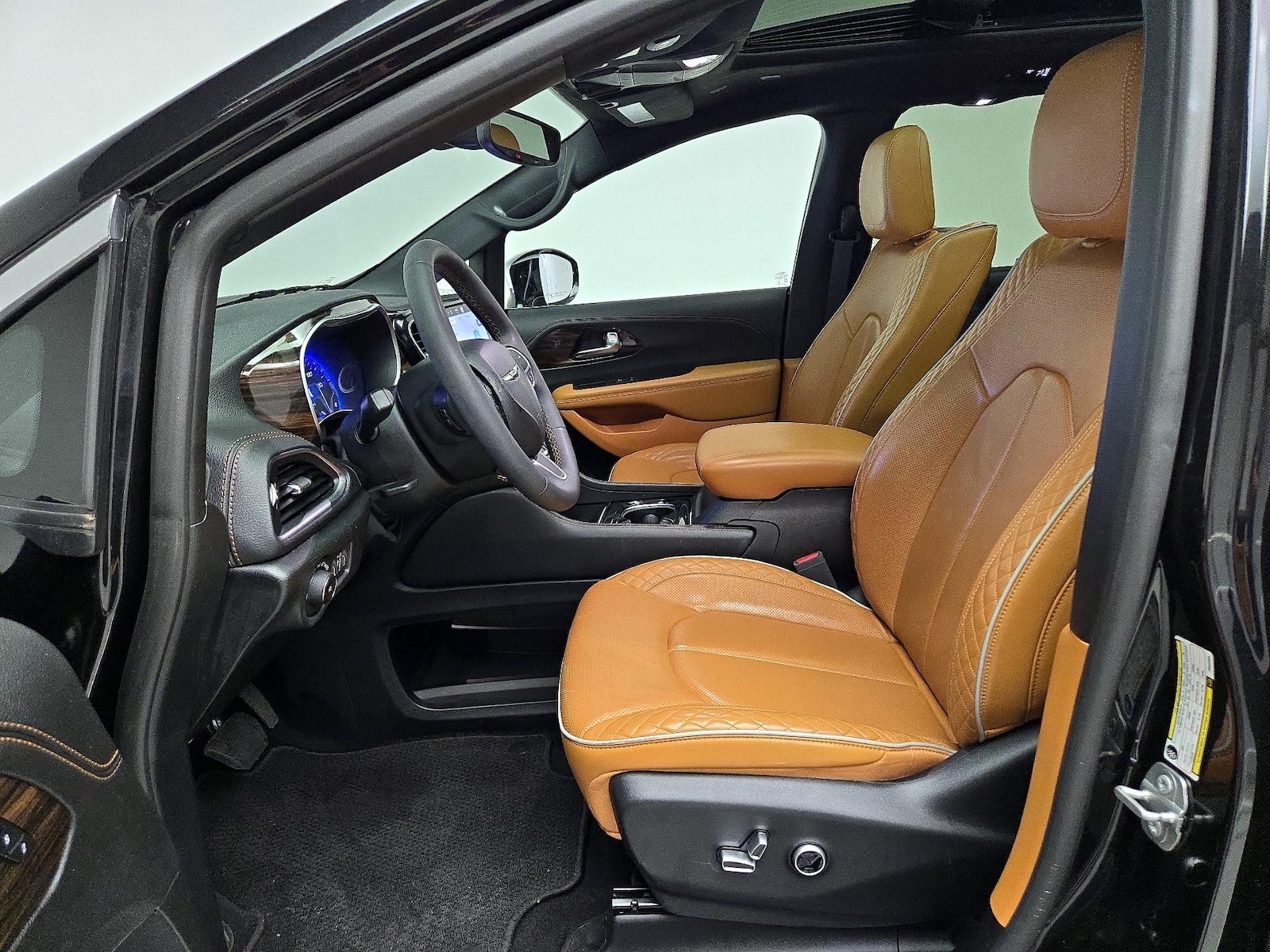 2023 Chrysler Pacifica Pinnacle - Photo 12