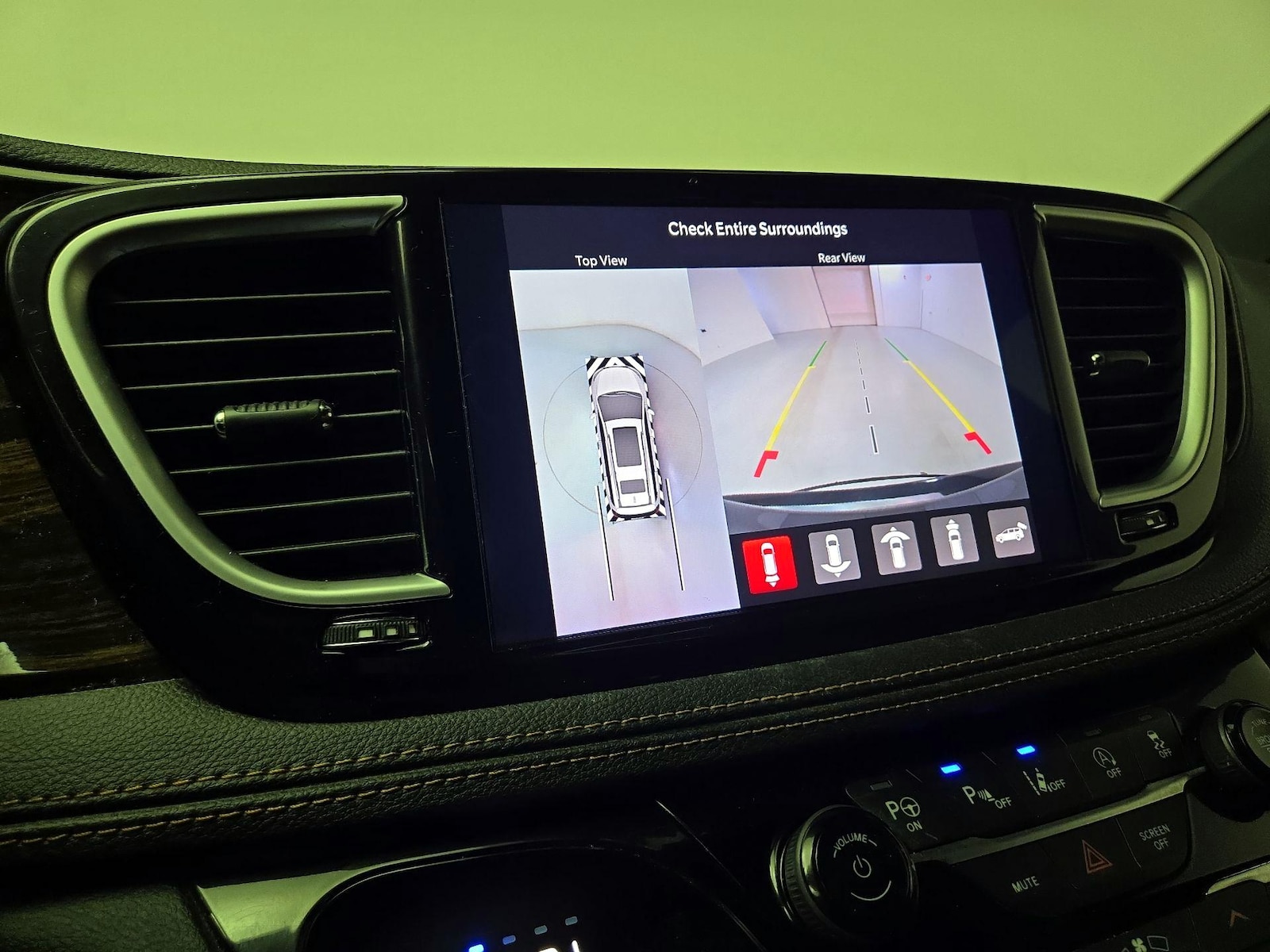 2023 Chrysler Pacifica Pinnacle - Photo 16