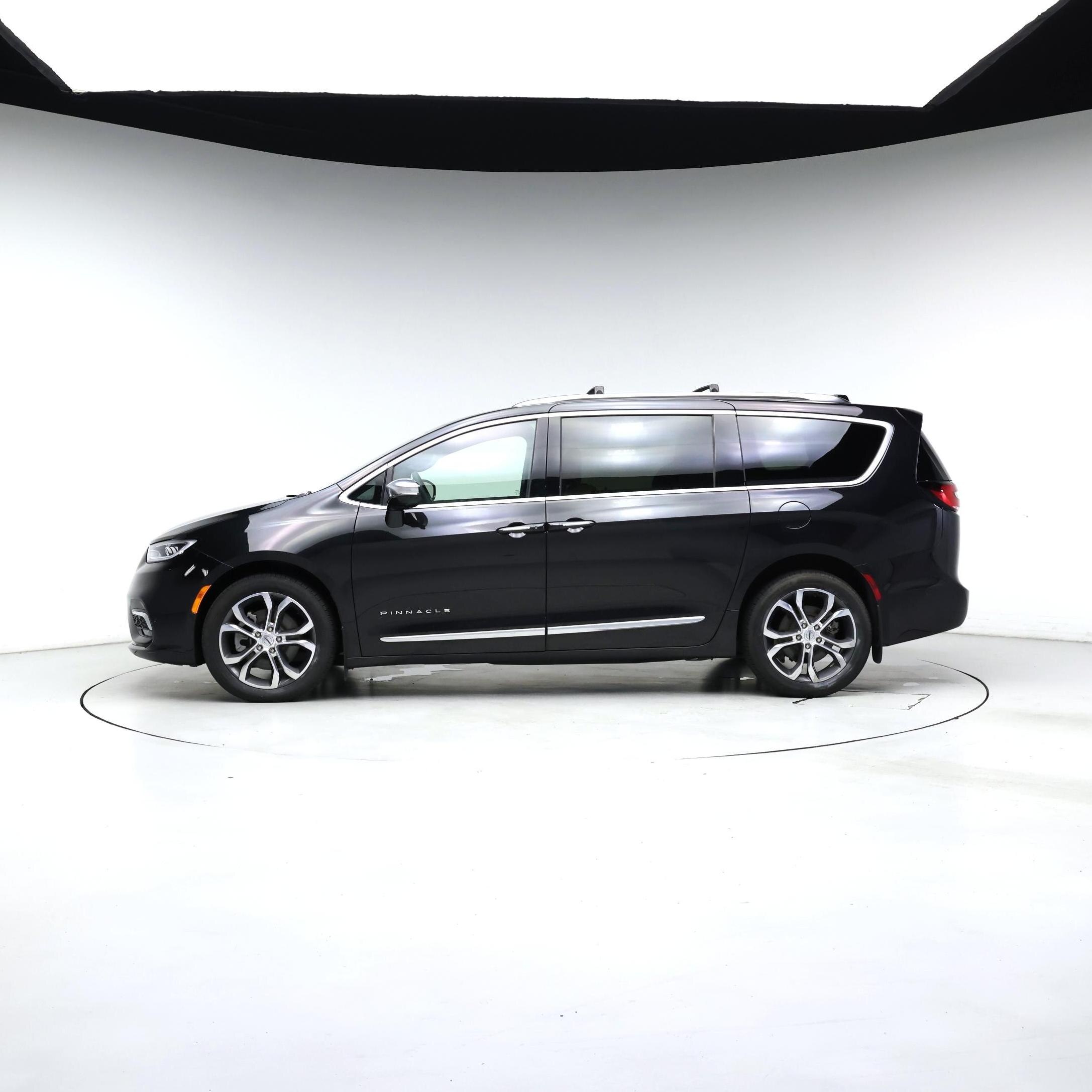 Thumbnail: 2023 Chrysler Pacifica - 3
