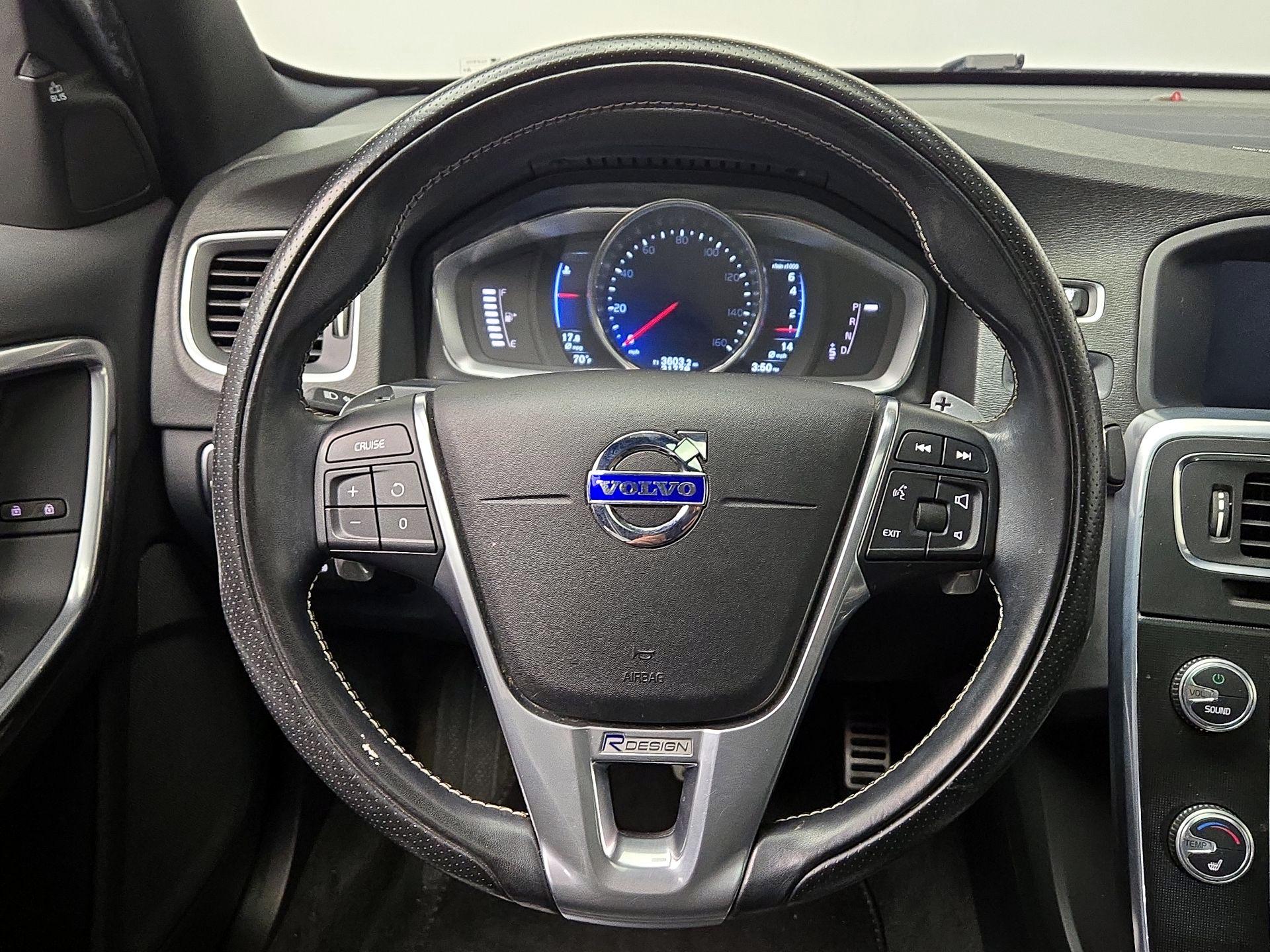 Thumbnail: 2016 Volvo S60 - 10