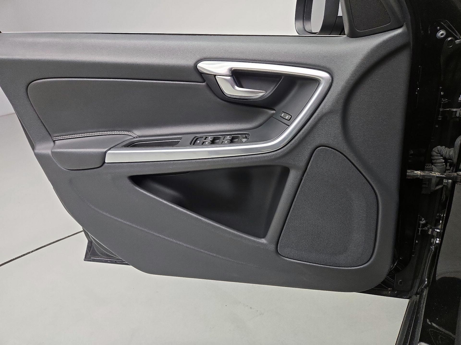 Thumbnail: 2016 Volvo S60 - 12