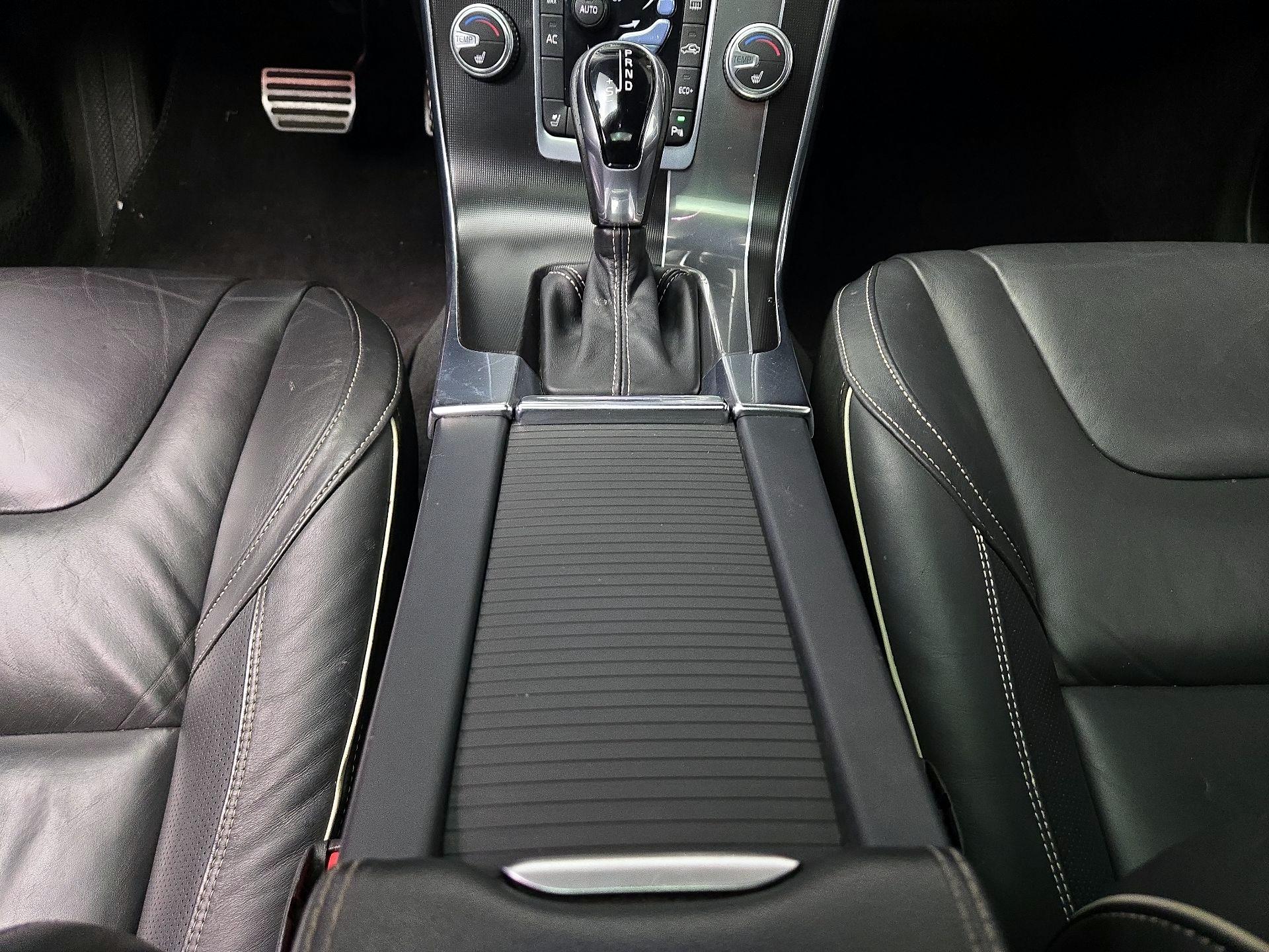 Thumbnail: 2016 Volvo S60 - 17