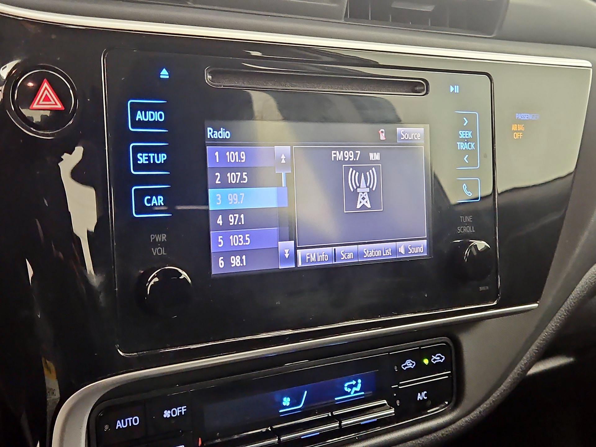 Thumbnail: 2018 Toyota Corolla - 15