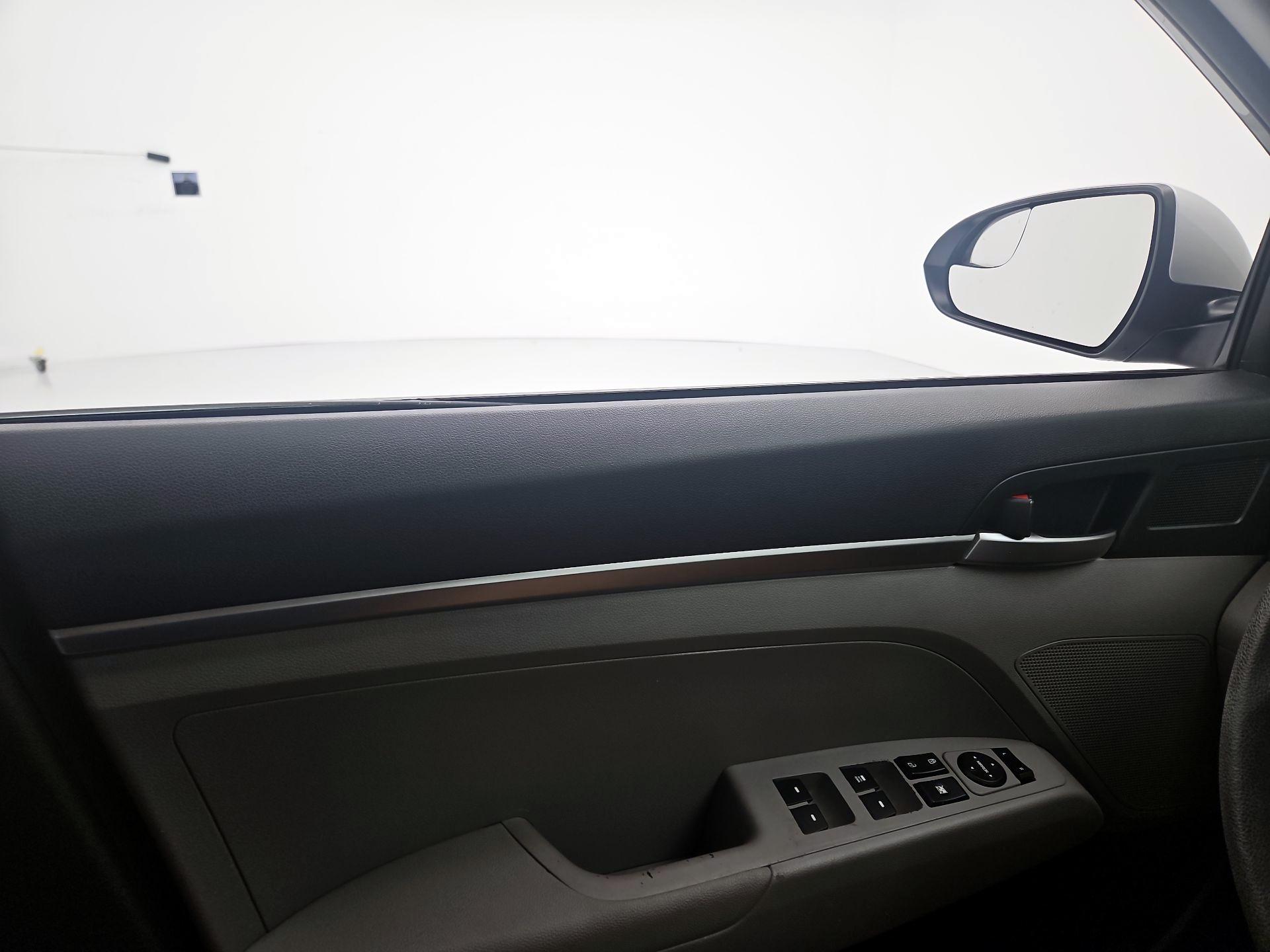 Thumbnail: 2019 Hyundai Elantra - 12