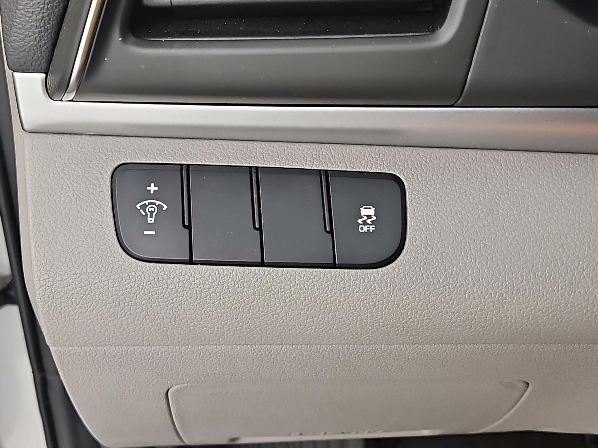 Thumbnail: 2019 Hyundai Elantra - 13